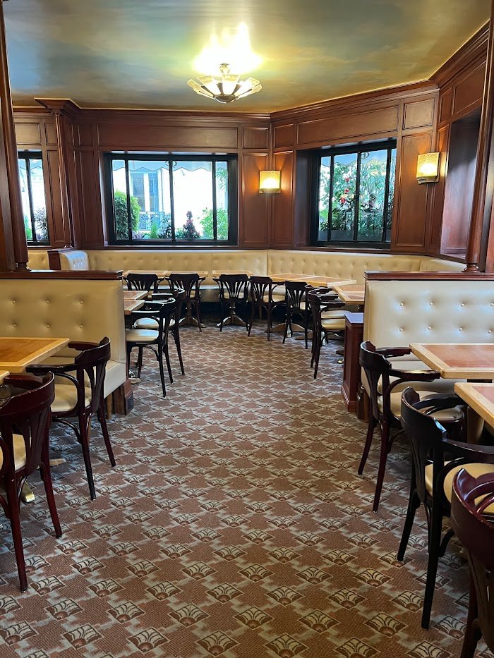 Découverte des secrets du Café de Flore : Avis honnête à Paris Découverte des secrets du Café de Flore : Avis honnête à Paris