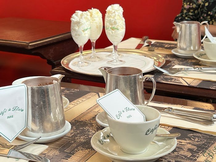 Découverte des secrets du Café de Flore : Avis honnête à Paris Découverte des secrets du Café de Flore : Avis honnête à Paris