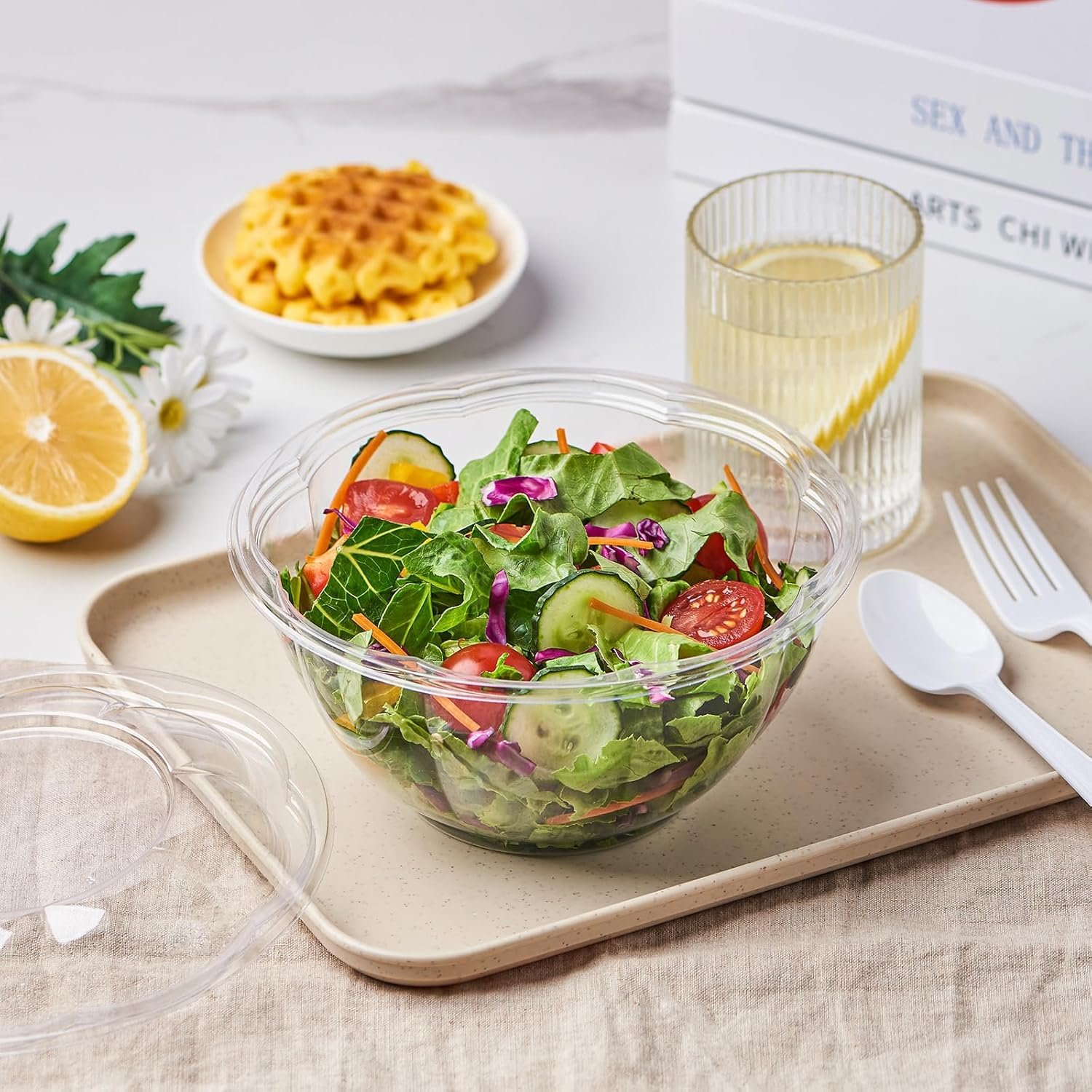 Grossiste en Vrac de 50 Sets de Bols à Salade Plastique Transparent 32 oz avec Couvercles Hermétiques pour Fruits, Quinoa et Repas, Marque Blanche de Contenants à Emporter.