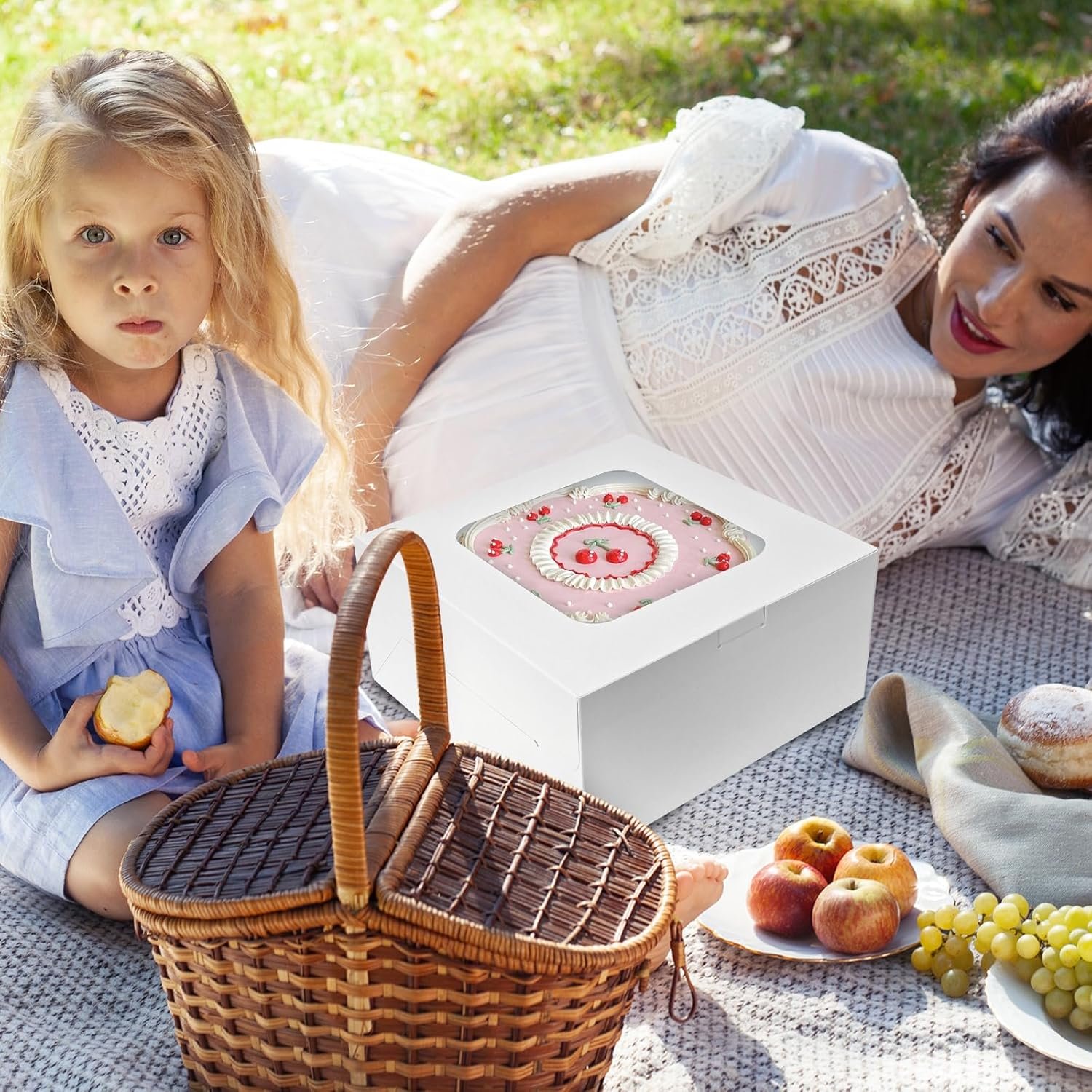 Grossiste Boîtes à Gâteau 10x10x5 Pouces avec Plateaux, Logo Personnalisé pour Desserts, Fabricant de Contenants Jetables avec Couvercles pour Saint-Valentin et Fête des Mères.