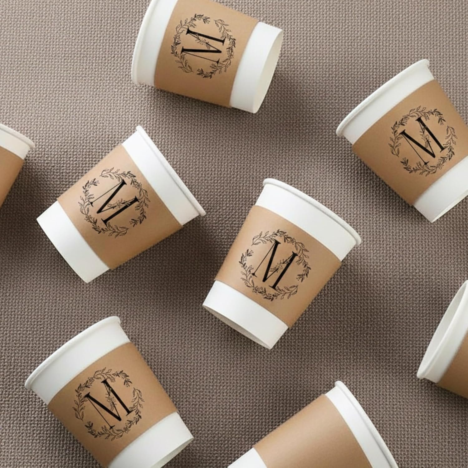Grossiste de manchons à café en kraft personnalisés blancs – Manchons isothermes pour boissons chaudes et froides, adaptés aux cafétérias et événements. Logo personnalisé, convient aux gobelets standards (paquet de 25, 50, 100) avec Fabricant fiable.
