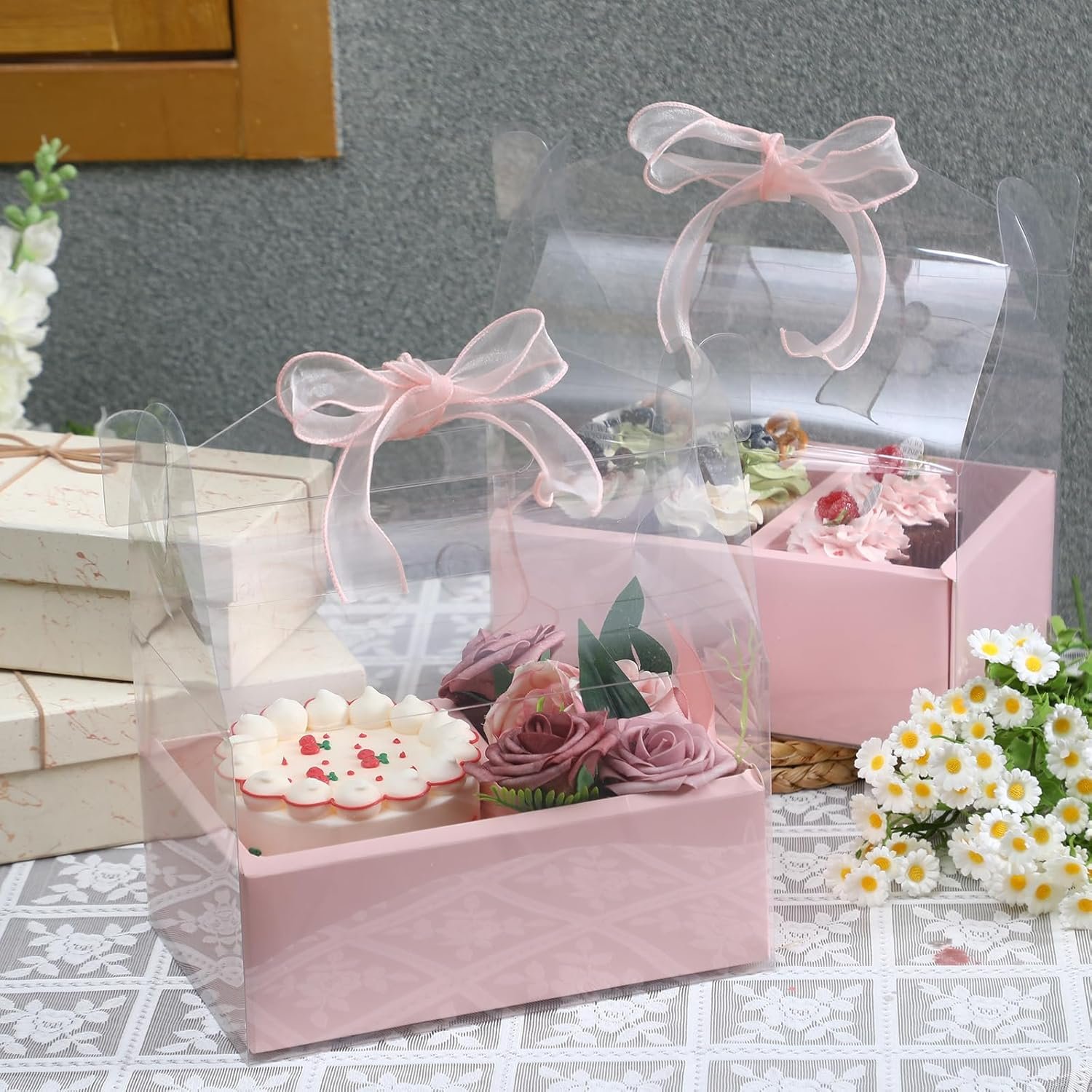 Grossiste boîte transparente à gobelet avec anse, 10 pièces pour gâteau et fleurs, dimensions 4 pouces, packaging cadeau pour fête des mères, mariage et anniversaire, fabricant de fournitures en vrac, logo personnalisé.