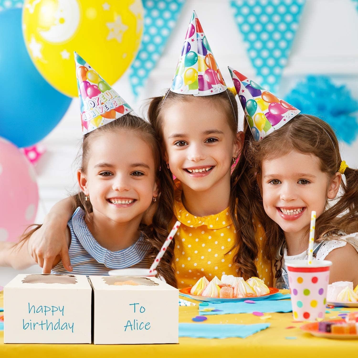 Grossiste boîtes à biscuits blanches avec fenêtre 4x4x2,5 pouces, à utiliser pour petits cookies, friandises, desserts et fraises enrobées de chocolat, avec logo personnalisé et 5 autocollants, fabricant de solutions d'emballage en gros Grossiste boîtes à biscuits blanches avec fenêtre 4x4x2,5 pouces, à utiliser pour petits cookies, friandises, desserts et fraises enrobées de chocolat, avec logo personnalisé et 5 autocollants, fabricant de solutions d'emballage en gros