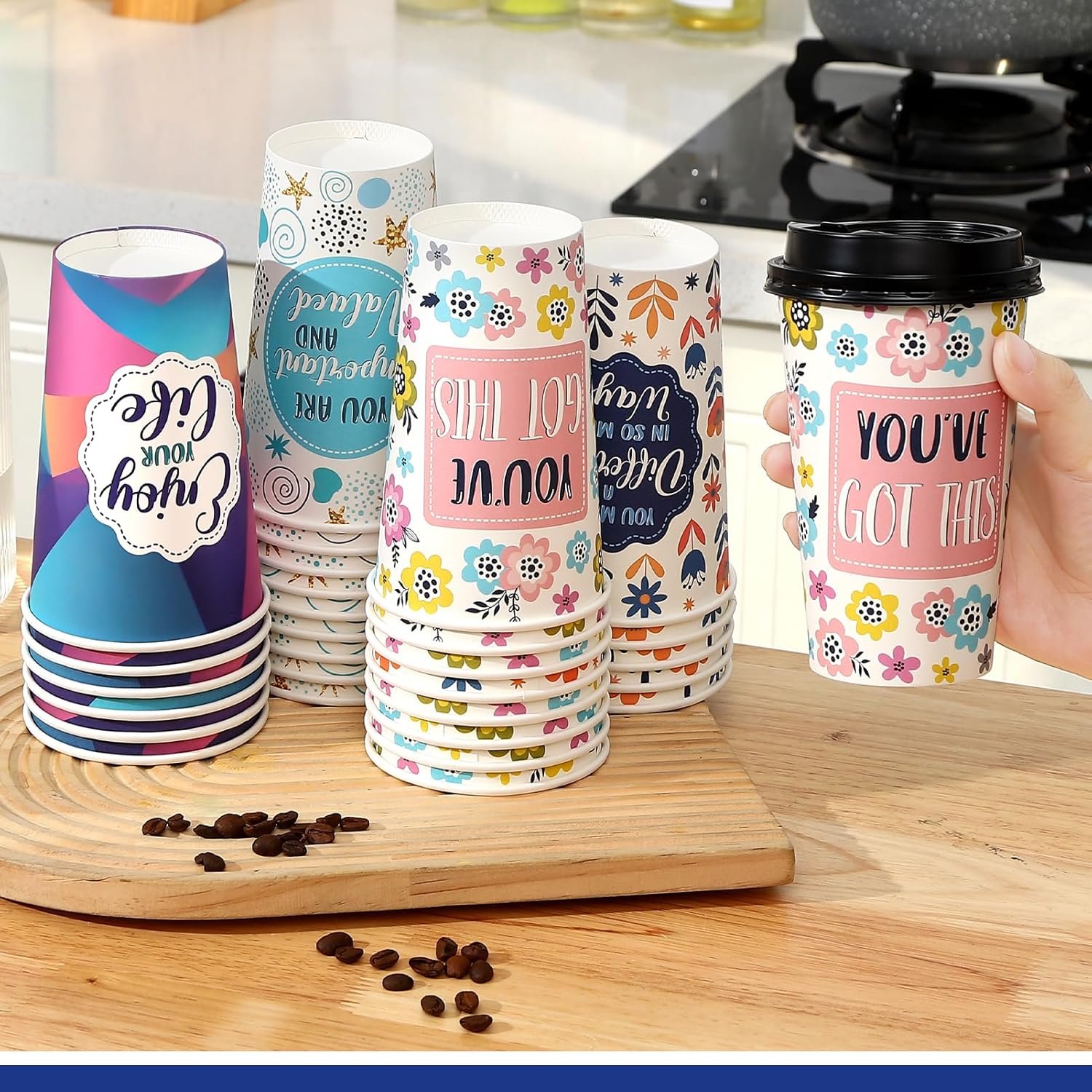 Grossiste 100 gobelets en papier jetables de 16 oz avec couvercles, idéal pour café, thé, eau, ou jus, logo personnalisé disponible, fournisseur pour boissons chaudes et froides en gros.