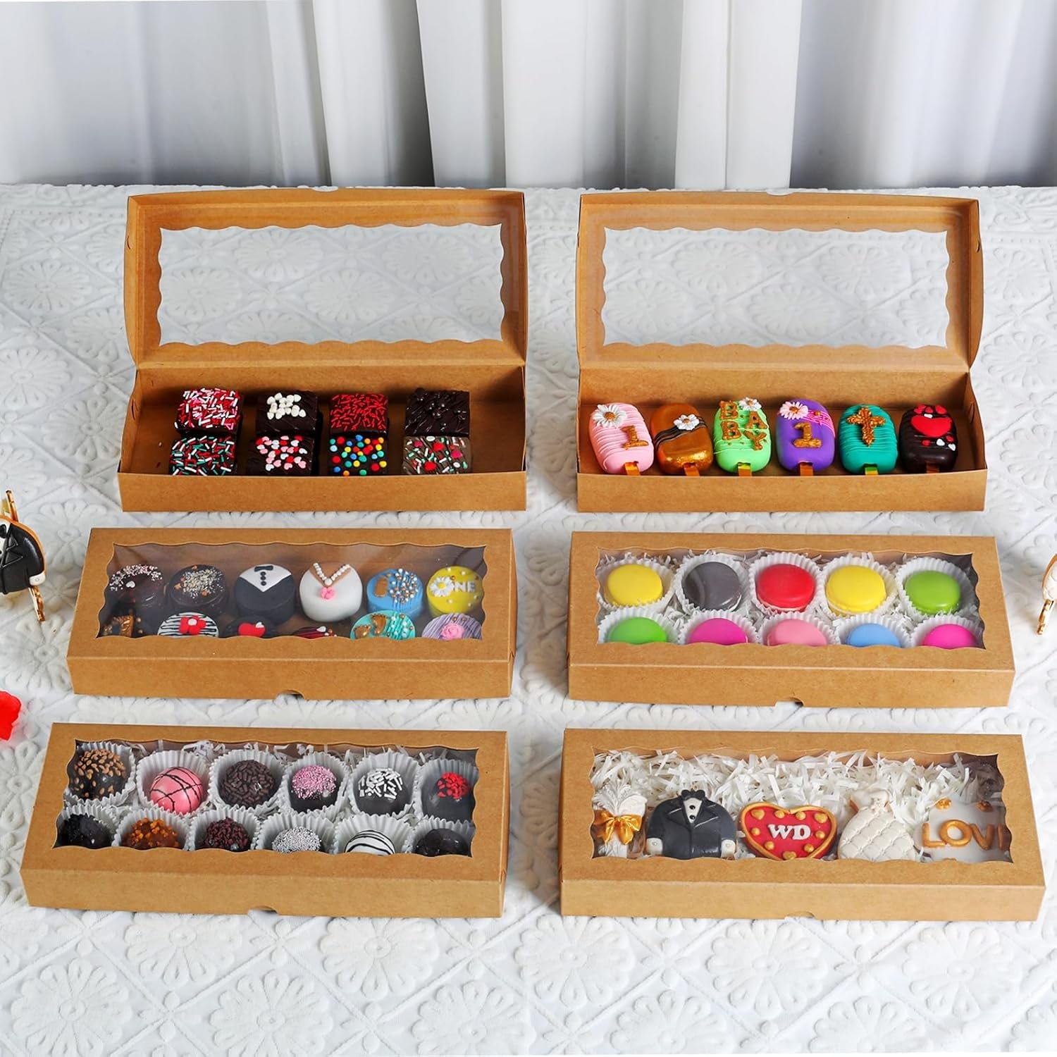 Grossiste 15PCS Boîtes de Pâtisserie Blanches avec Fenêtre 12x5x1.5 Pouces pour Cookies, Truffes au Chocolat, Macarons, Browines, et Gâteaux - Logo Personnalisé, Vente en Gros pour Noël, Saint-Valentin, Pâques et Fête des Mères. Grossiste 15PCS Boîtes de Pâtisserie Blanches avec Fenêtre 12x5x1.5 Pouces pour Cookies, Truffes au Chocolat, Macarons, Browines, et Gâteaux - Logo Personnalisé, Vente en Gros pour Noël, Saint-Valentin, Pâques et Fête des Mères.