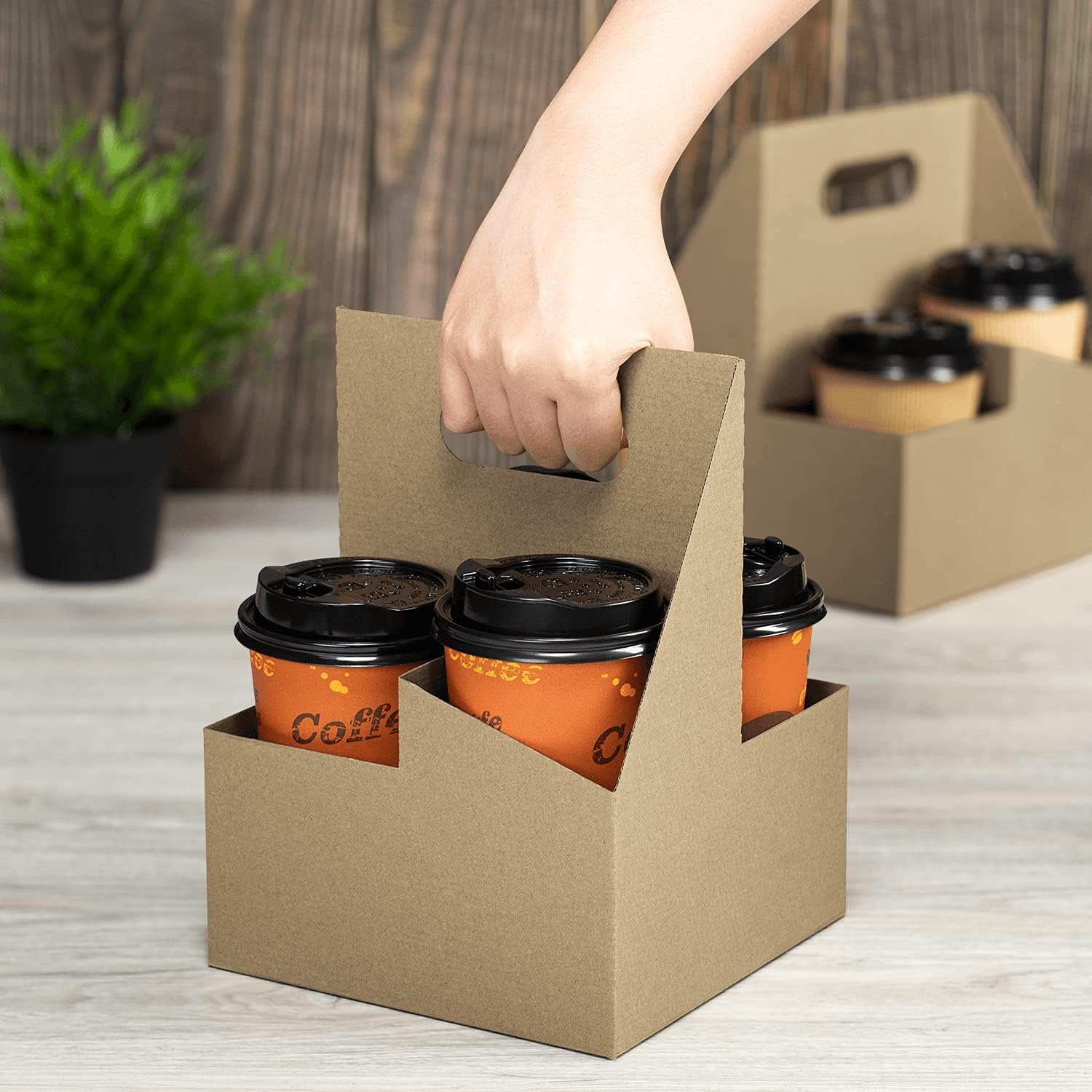 Grossiste transporteur de boissons en papier Kraft avec poignée - Support solide pour tasses à café de 12 à 32 oz, adapté aux boissons chaudes et froides - Personnalisation de logo, écologique et jetable, contenant 4 tasses - Fabricant fiable. Grossiste transporteur de boissons en papier Kraft avec poignée - Support solide pour tasses à café de 12 à 32 oz, adapté aux boissons chaudes et froides - Personnalisation de logo, écologique et jetable, contenant 4 tasses - Fabricant fiable.