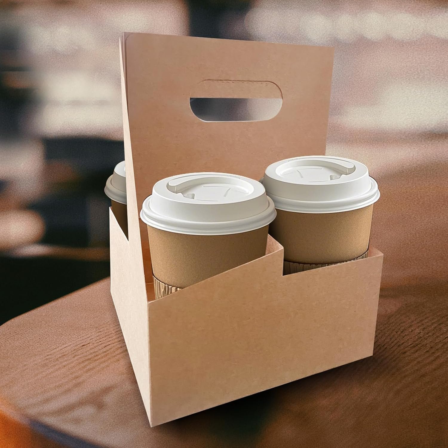 Grossiste en Vrac : Support à boissons pour 50 Pcs avec anse (4 tasses), fabriqué par un fournisseur de qualité, idéal pour toutes vos livraisons de boissons et aliments, avec logo personnalisé.