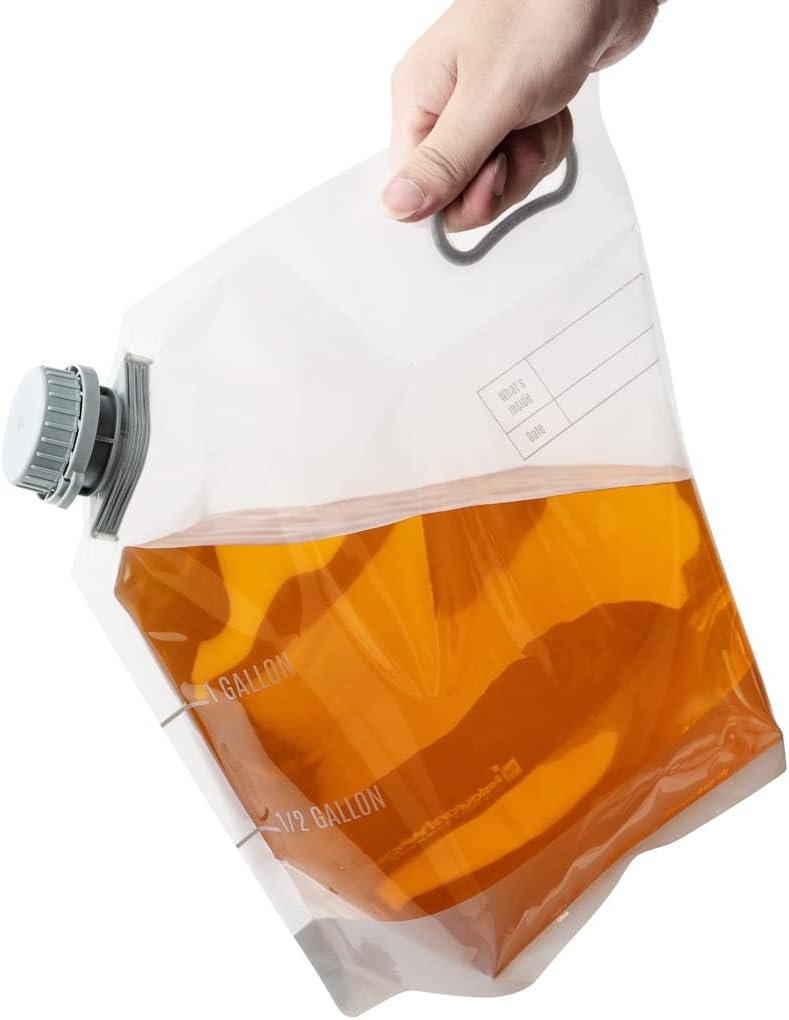Containers d'eau de 1 gallon avec 10 sacs à boisson en plastique clair, vendus en gros, incluant des bouchons à preuve d'altération. Solution idéale pour les événements de traiteur, le camping ou la randonnée, ces sacs sont dotés d'une poignée durable et conviennent à une marque blanche.