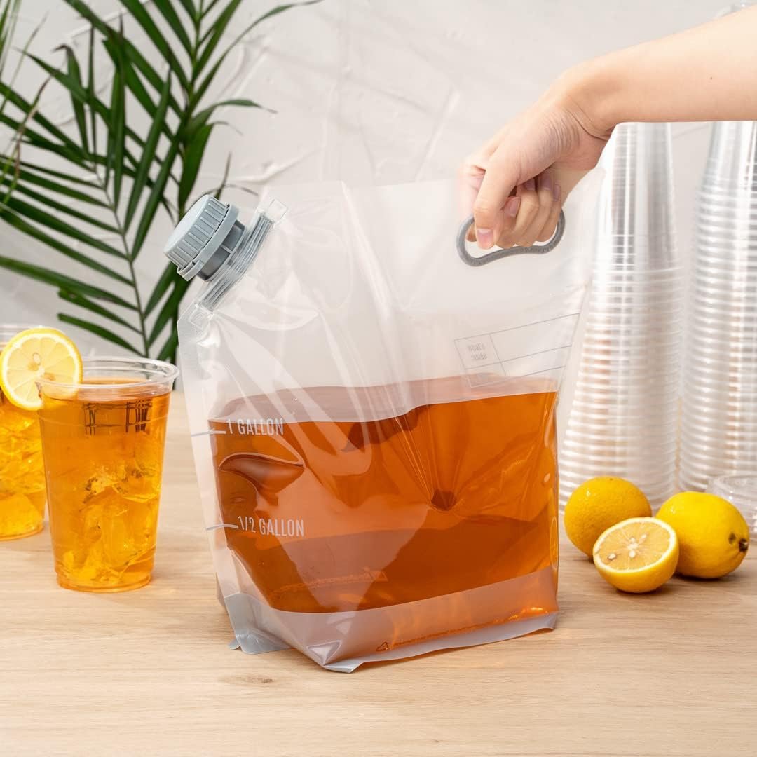 Containers d'eau de 1 gallon avec 10 sacs à boisson en plastique clair, vendus en gros, incluant des bouchons à preuve d'altération. Solution idéale pour les événements de traiteur, le camping ou la randonnée, ces sacs sont dotés d'une poignée durable et conviennent à une marque blanche.