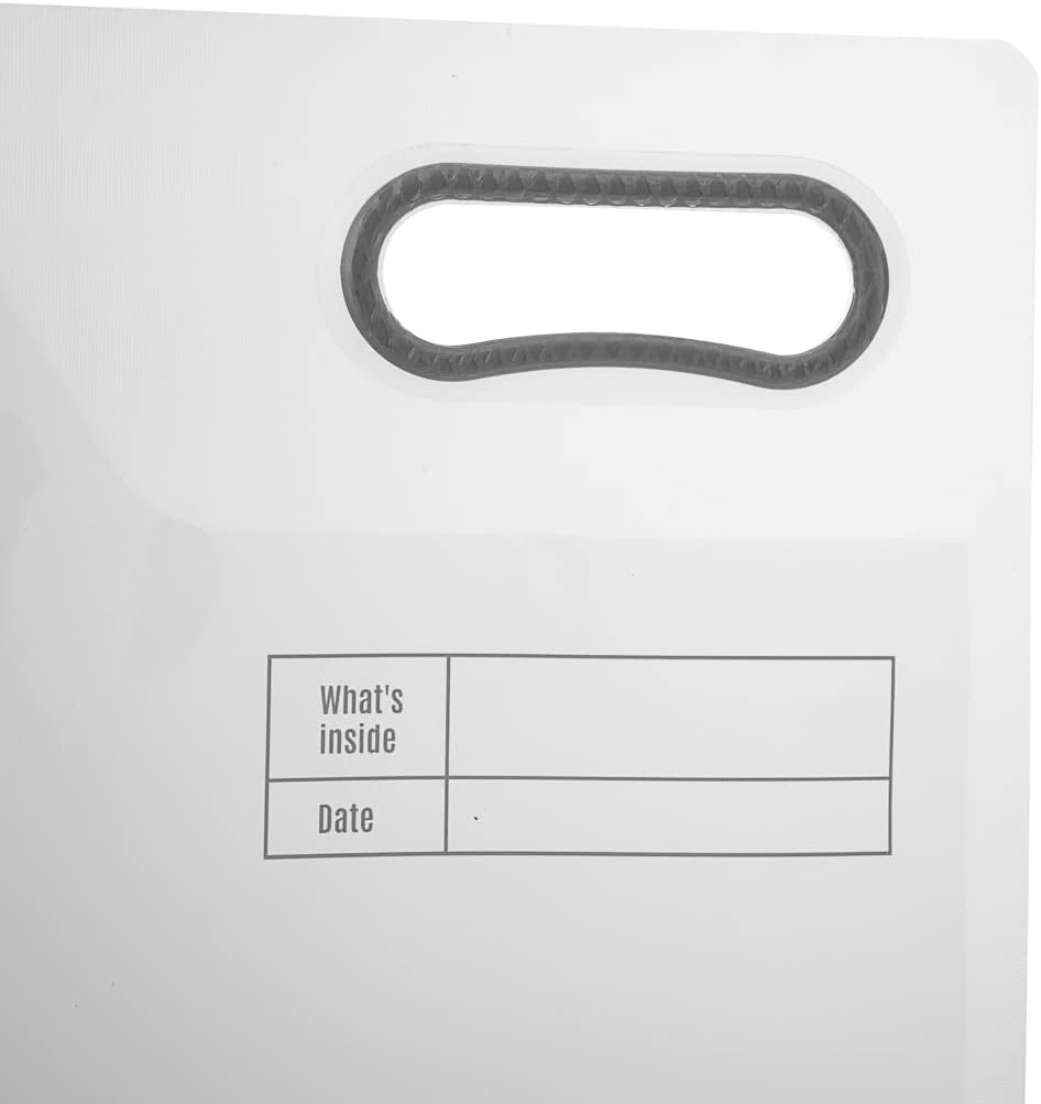 Containers d'eau de 1 gallon avec 10 sacs à boisson en plastique clair, vendus en gros, incluant des bouchons à preuve d'altération. Solution idéale pour les événements de traiteur, le camping ou la randonnée, ces sacs sont dotés d'une poignée durable et conviennent à une marque blanche.