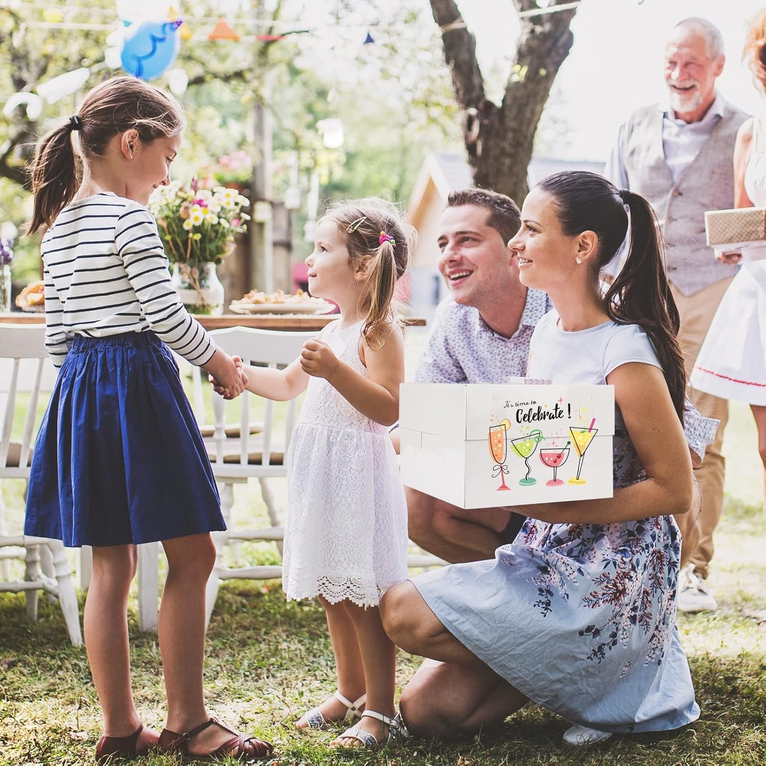 Grossiste en Vrac, boîtes à gâteaux 12x12x8 pouces avec fenêtre, logo personnalisé pour desserts, fabricant de contenants en carton.