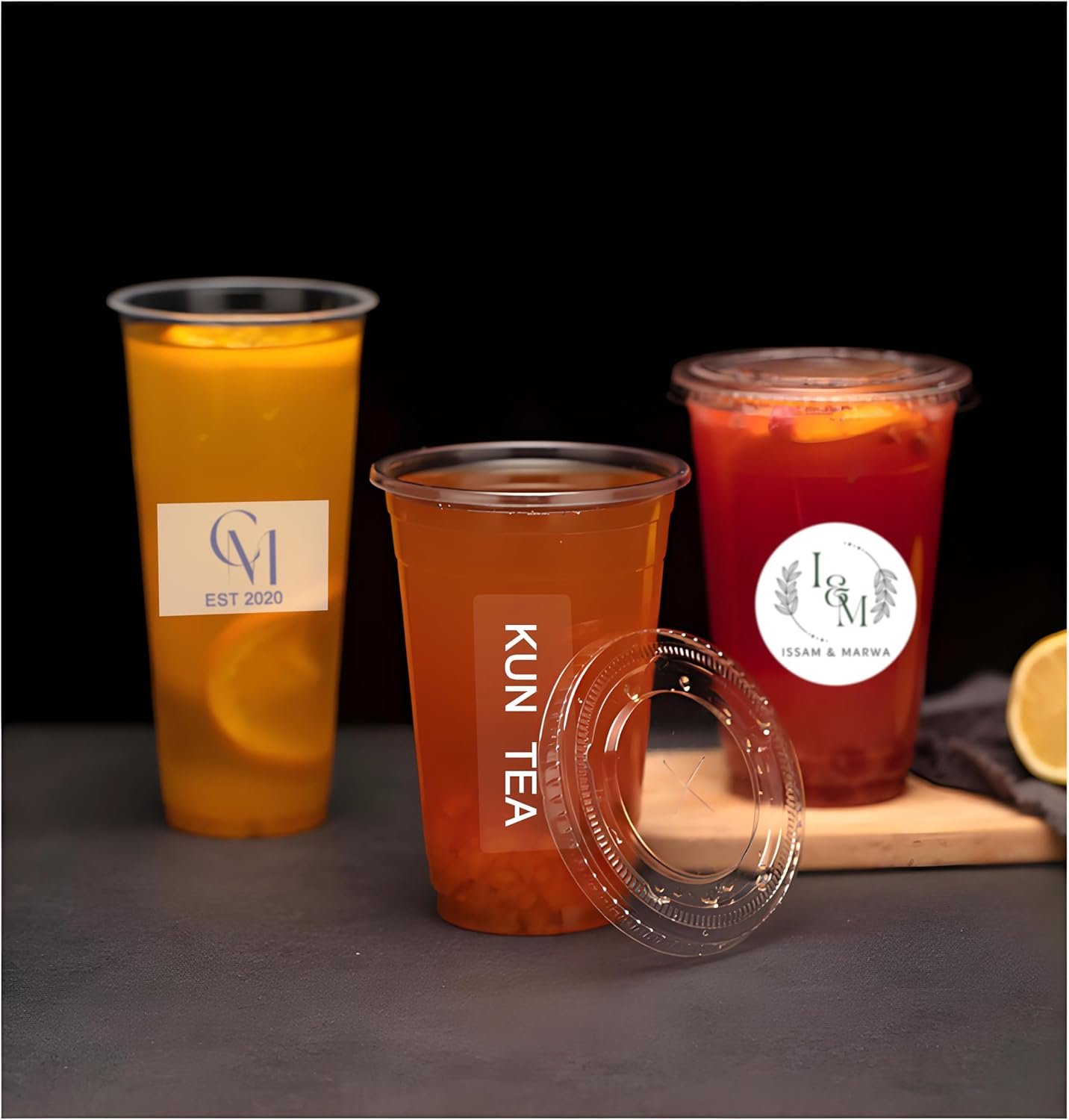 Grossiste en gobelets en plastique clairs de 12 oz avec couvercles et pailles, avec logo personnalisé, fabriqués par un fournisseur, gobelets jetables avec étiquettes personnalisées pour café glacé et autres boissons froides.
