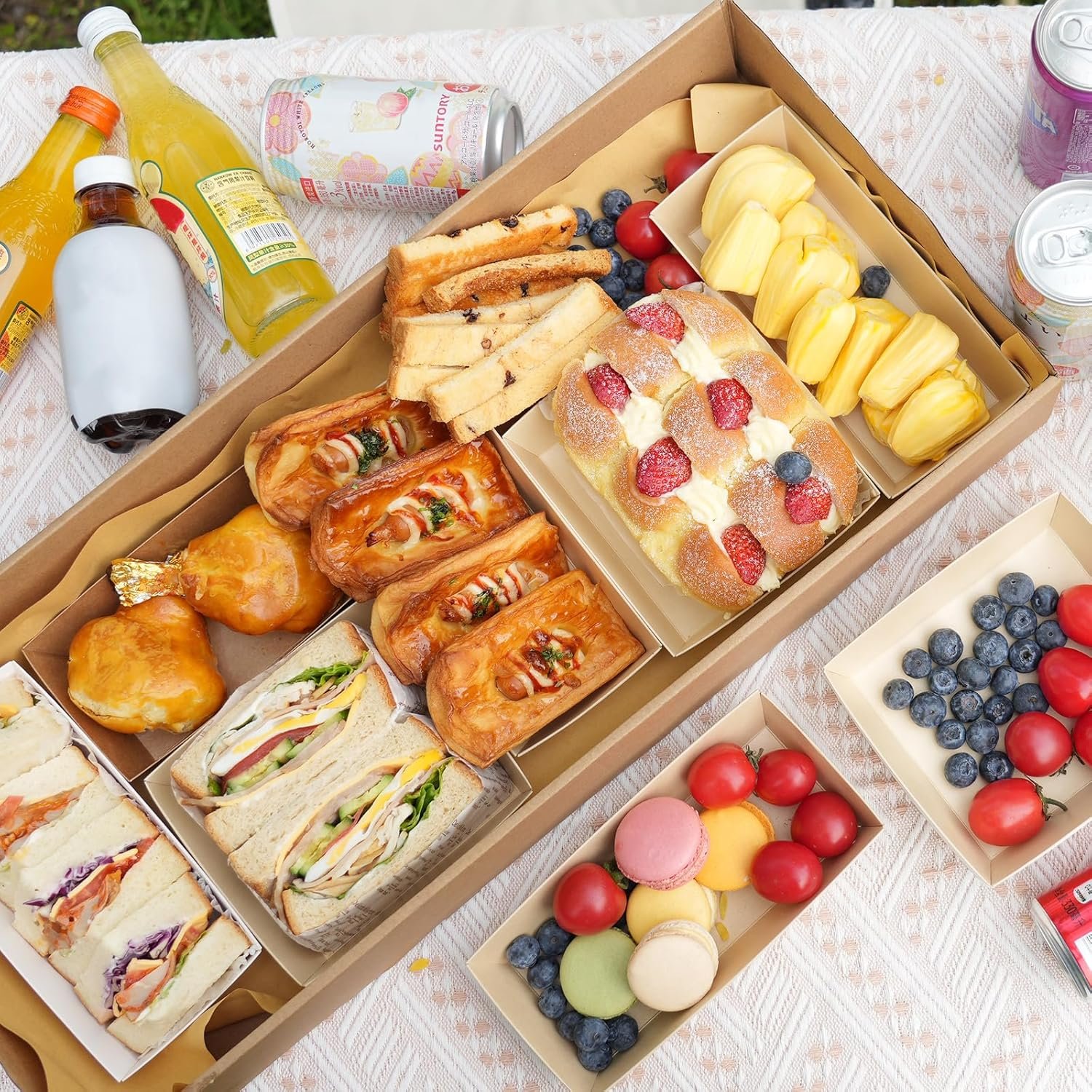 Grossiste Boîtes à pâtisserie en carton XL avec fenêtre, 22x9.8x3.15 pouces, idéal pour gâteaux, muffins, et desserts, Marque Blanche pour un emballage de qualité, Fournisseur de solutions de stockage. Grossiste Boîtes à pâtisserie en carton XL avec fenêtre, 22x9.8x3.15 pouces, idéal pour gâteaux, muffins, et desserts, Marque Blanche pour un emballage de qualité, Fournisseur de solutions de stockage.