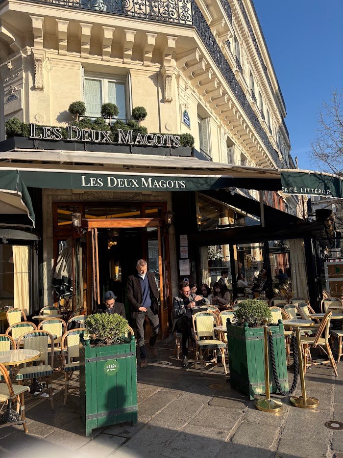 Avis honnête sur Les Deux Magots à Paris, France : À quoi s'attendre vraiment ?