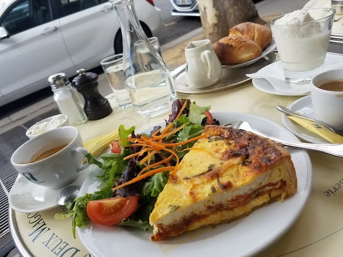 Avis honnête sur Les Deux Magots à Paris, France : À quoi s'attendre vraiment ?