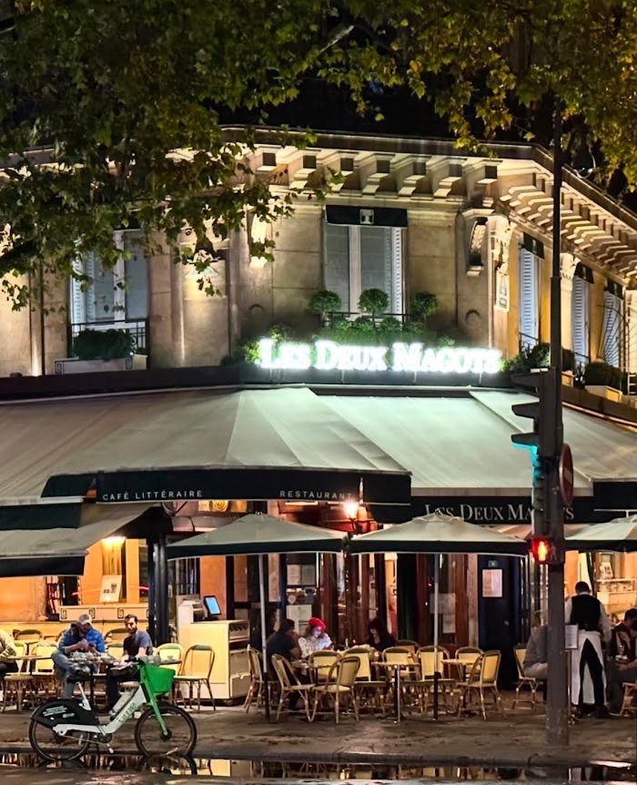 Avis honnête sur Les Deux Magots à Paris, France : À quoi s'attendre vraiment ?