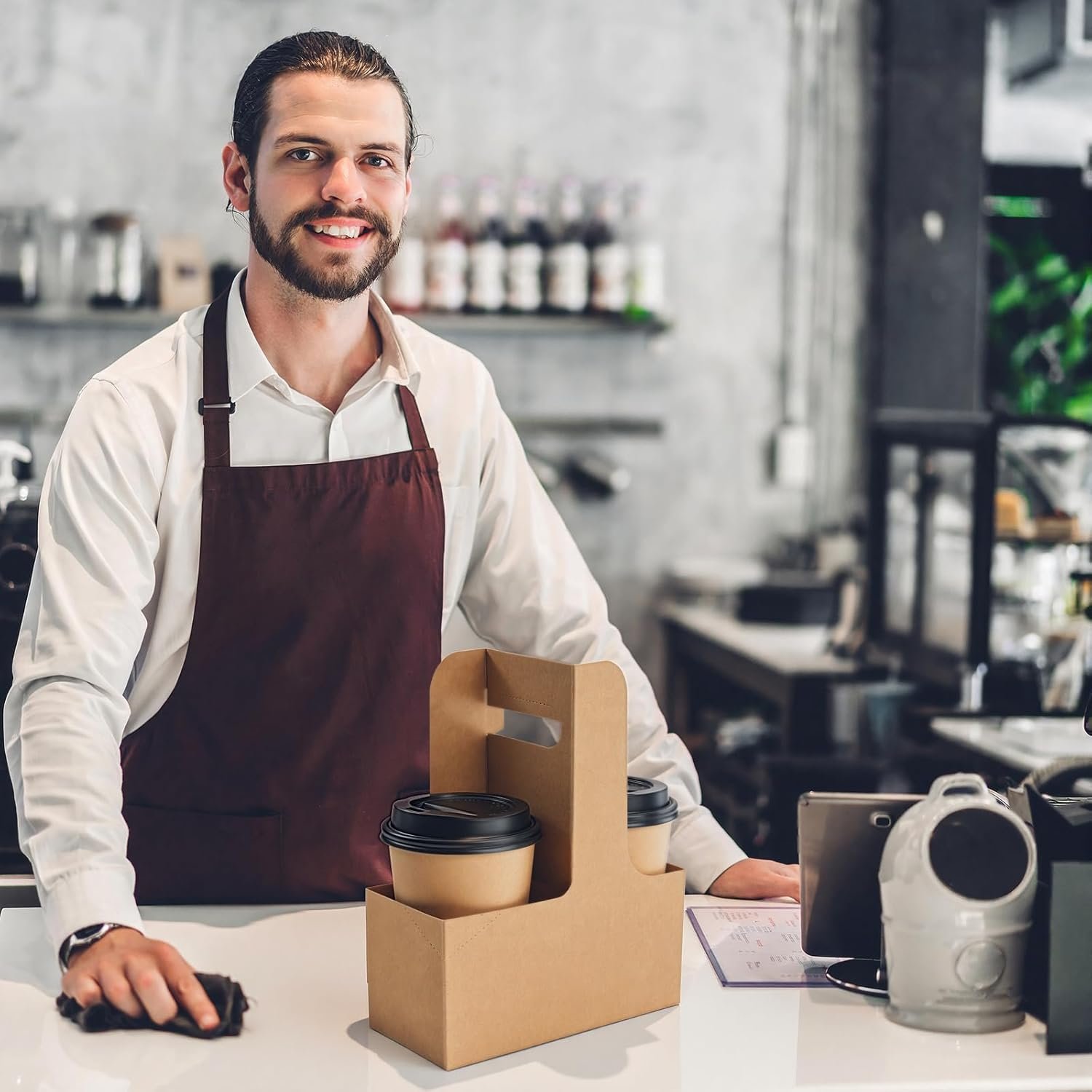 Grossiste 100 Pcs Porte-gobelets en Carton Kraft 2 Tasses avec Poignée, Fournisseur d'Accessoires pour Boissons Chaudes et Froides en Vrac, Logo Personnalisé.