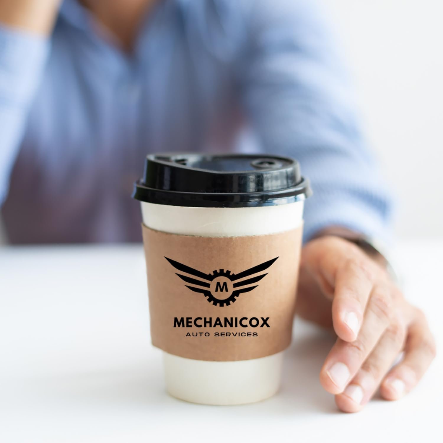 Grossiste en gobelets en papier kraft personnalisés avec logo, 50 manchons pour gobelets à café jetables, fournitures de café par un fabricant, Vente en Gros de gobelets avec couvercles.