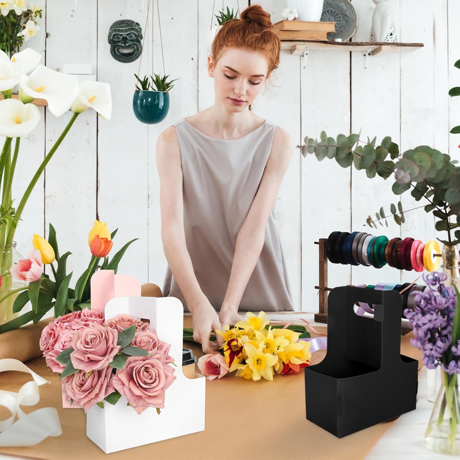 Grossiste en gros de porte-cadeaux pour la Fête des Mères avec poignée 24 pièces, fabricants de boîte cadeau rectangulaire en papier kraft pour boire 2 tasses, filtre fleurs de couleur rose, noir, blanc pour la Saint-Valentin, le mariage, l'anniversaire ou la baby shower, personnalisé avec logo.