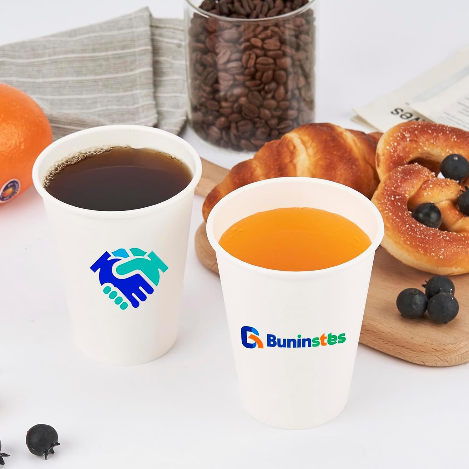 Grossiste en gobelets en papier personnalisés, gobelets jetables avec logo, photo ou texte pour événements d'entreprise, mariage, fête, disponibles en 8oz, 12oz, 16oz, Fabriqué par un fournisseur OEM.