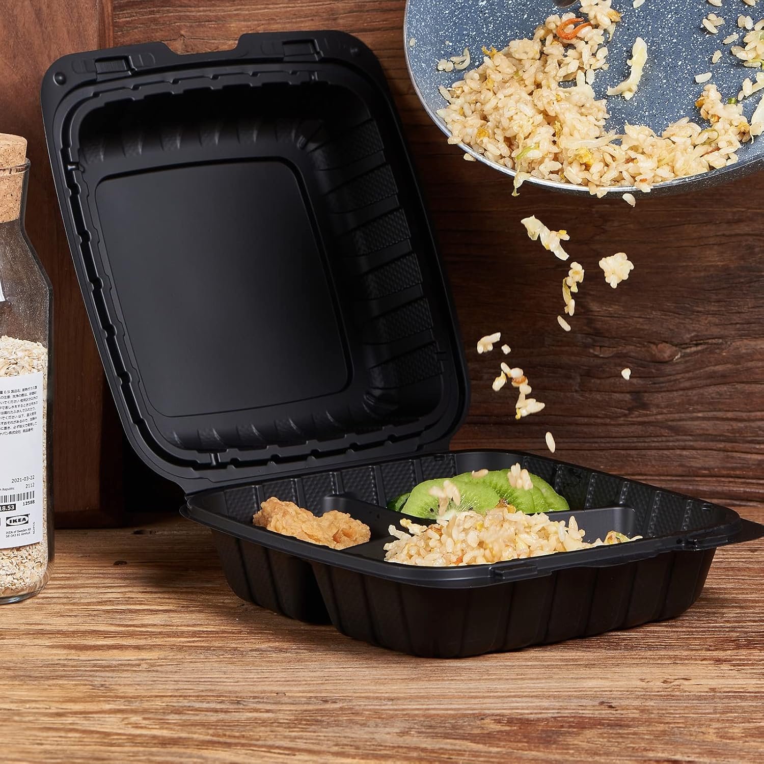 Grossiste de plateaux à emporter en plastique à 3 compartiments, 50 unités, conteneurs jetables robustes avec couvercle sécurisé, marque blanche et fabrication sur demande pour la préparation de repas et le service traiteur.