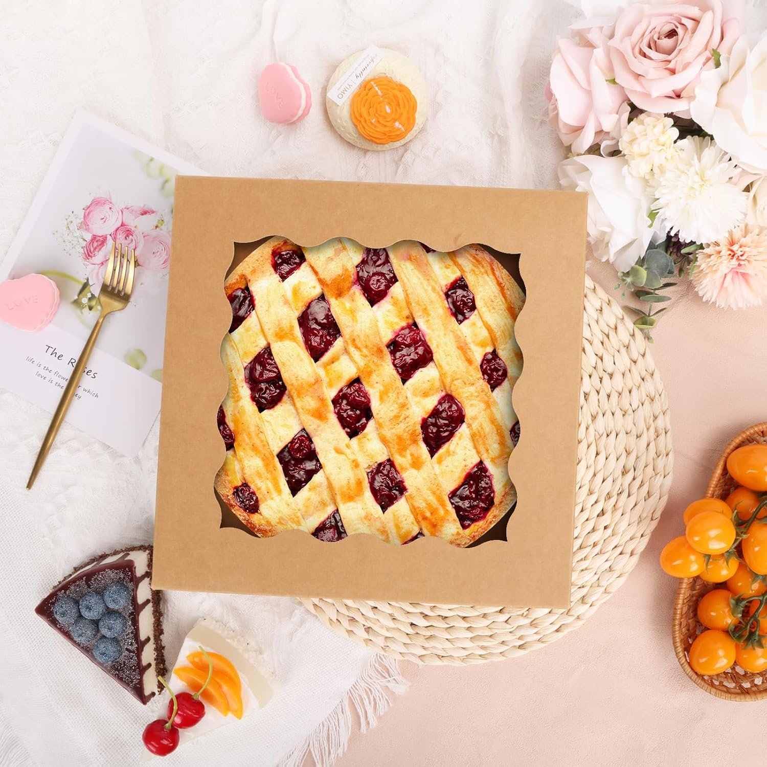 Boîtes à pâtisserie auto-pop-up 10x10x2,5 pouces, 38 pièces, Vente en gros, fabricant, avec fenêtre pour cookies, gâteaux, tartes, fraises enrobées de chocolat, macarons, donuts, muffins, Logo personnalisé.