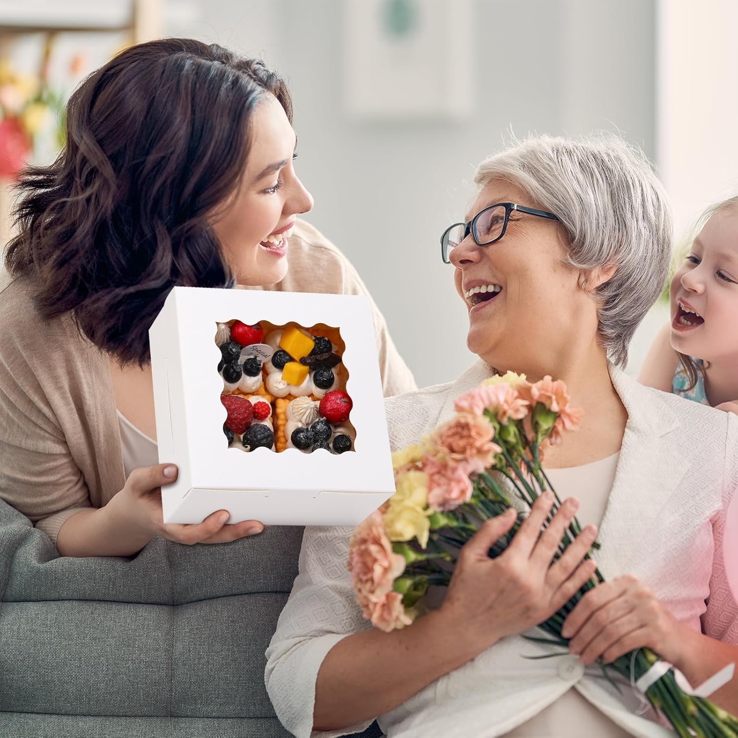 Grossiste boîtes à pâtisserie 80 pcs 6x6x3 pouces, conteneurs pour petits délices, idéale pour macarons et cupcakes, avec fenêtre, fournisseur en vente en gros. Logo Personnalisé disponible. Grossiste boîtes à pâtisserie 80 pcs 6x6x3 pouces, conteneurs pour petits délices, idéale pour macarons et cupcakes, avec fenêtre, fournisseur en vente en gros. Logo Personnalisé disponible.