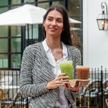 Grossiste Tray de transport pour 2 tasses (Pack de 50), Écologique, Support de boisson biodégradable, OEM, Idéal pour livraison de boissons chaudes ou froides, Support de boisson pratique pour voitures, Vente en gros sans déversement ni dégâts.