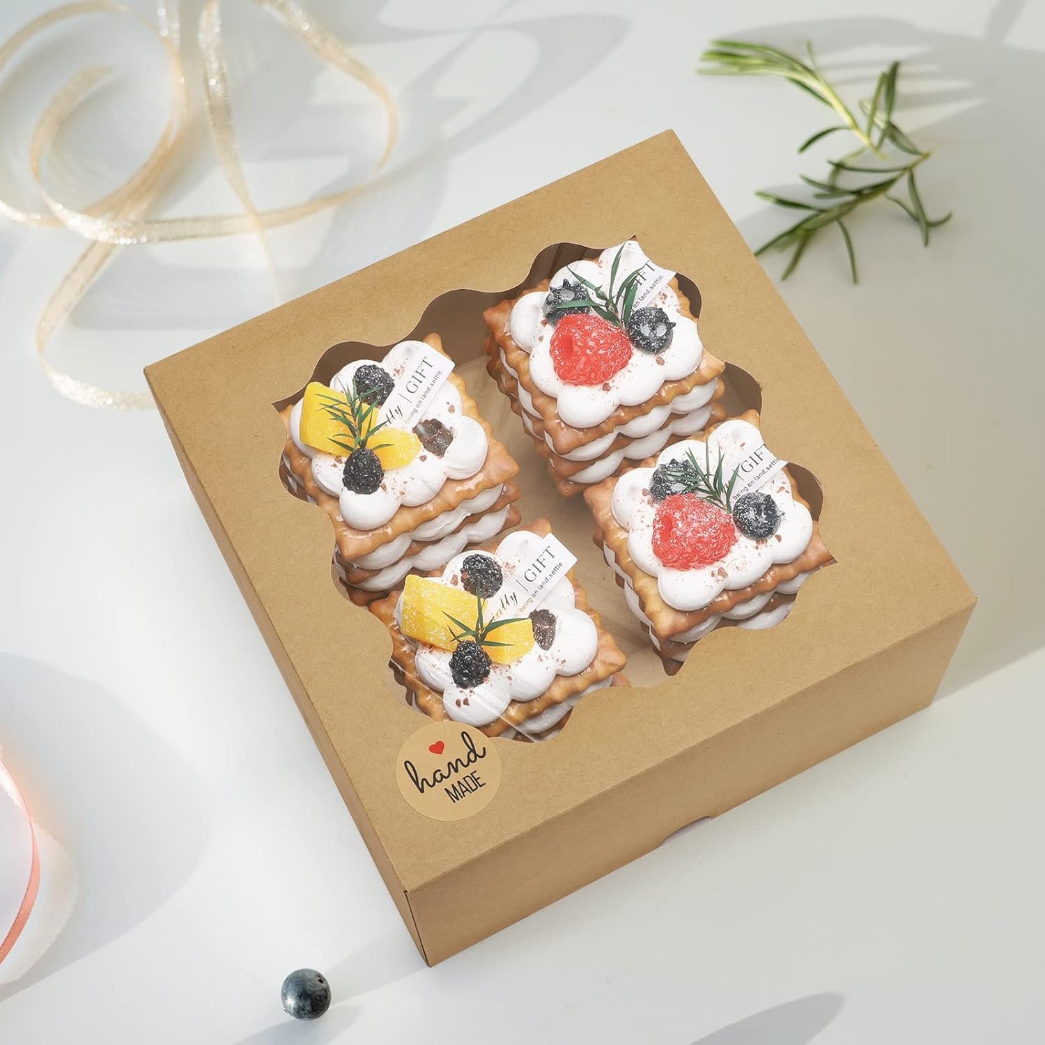 Grossiste Boîtes à Gâteaux Auto-popup 10x10x5 avec Fenêtre, 24pcs, Vente en Gros Boîtes à Pâtisseries, Assemblage Facile pour Tartes, Cookies, Chocolats - Personnalisation du Logo disponible