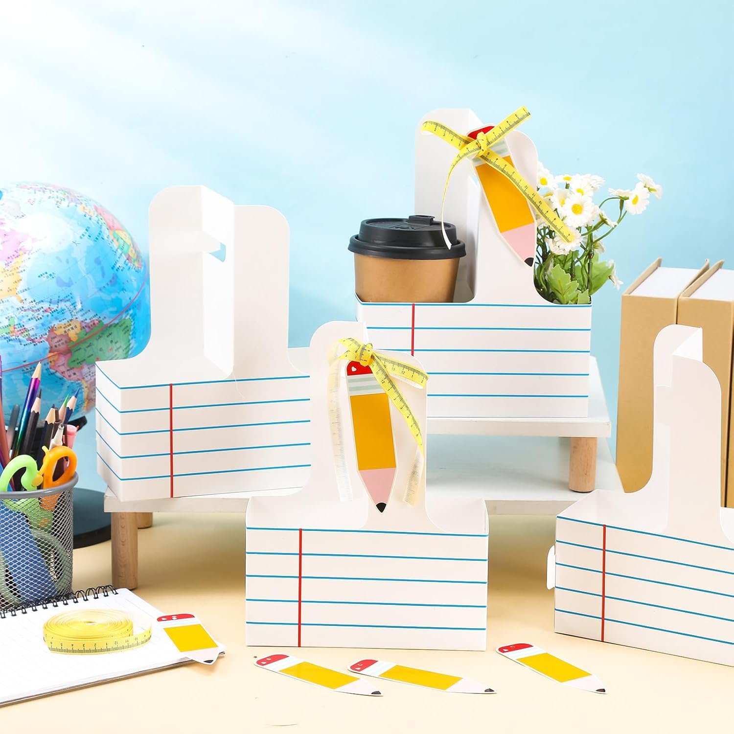 Grossiste 24 ensembles de cadeaux pour enseignants, transporteur de boissons 2 tasses avec carte de vœux, anse pour fête, logo personnalisé en blanc rayé, fournisseurs d'articles jetables.