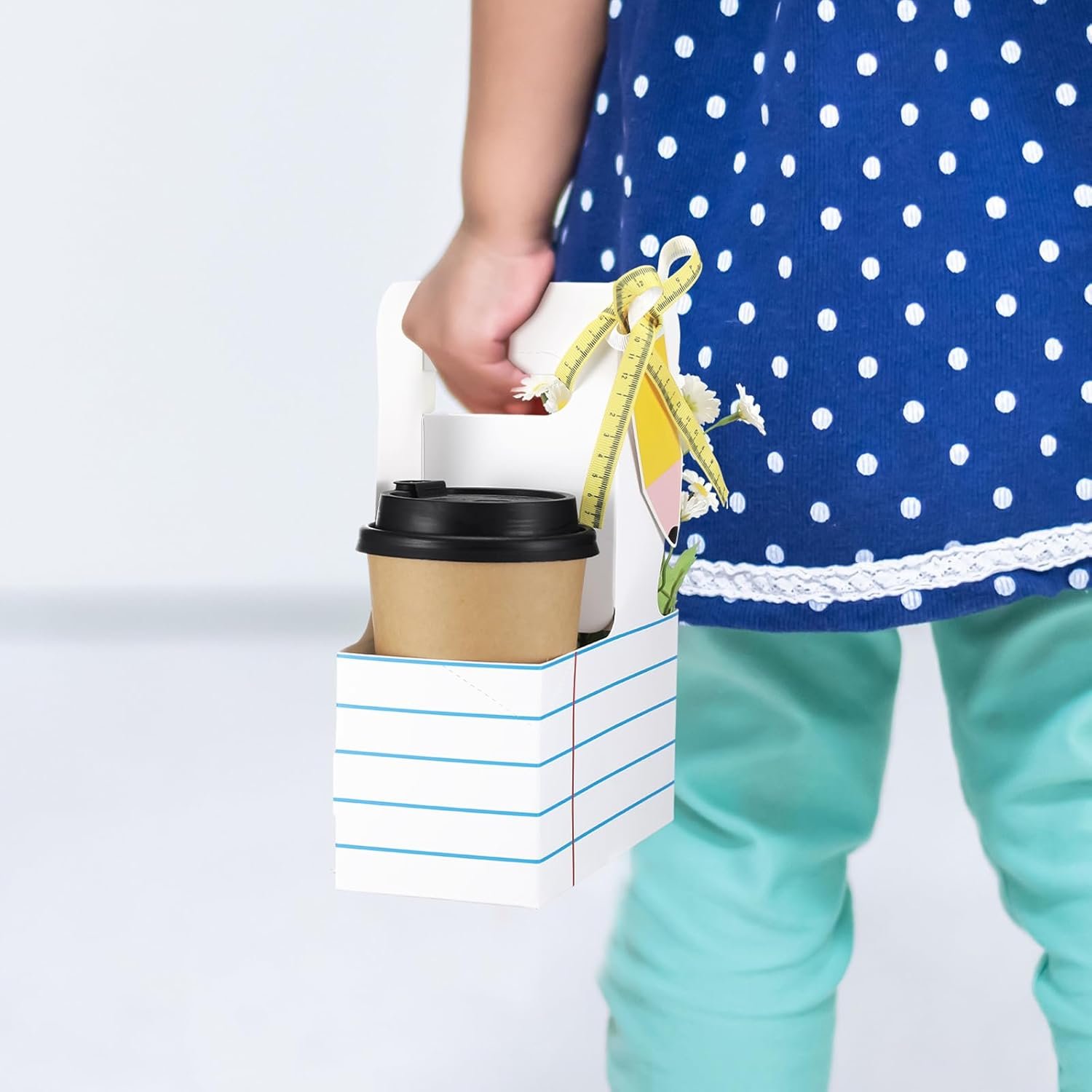 Grossiste 24 ensembles de cadeaux pour enseignants, transporteur de boissons 2 tasses avec carte de vœux, anse pour fête, logo personnalisé en blanc rayé, fournisseurs d'articles jetables.