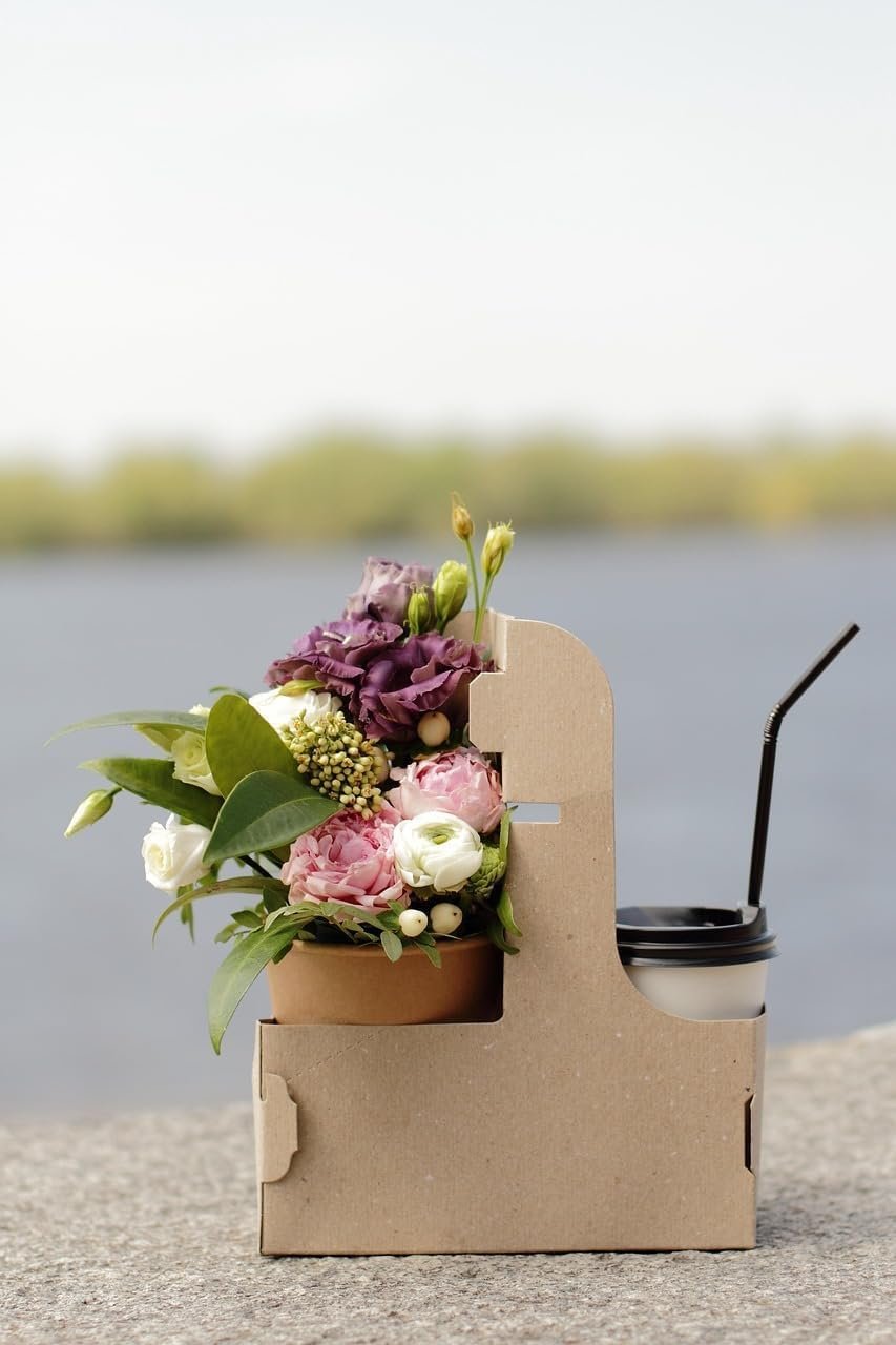 Grossiste en Vrac : Pack de 20 porte-gobelets Kraft avec poignées, support en papier jetable pour 2 boissons chaudes ou froides, idéal pour les restaurants, les cafés et la livraison à emporter, avec logo personnalisé. Grossiste en Vrac : Pack de 20 porte-gobelets Kraft avec poignées, support en papier jetable pour 2 boissons chaudes ou froides, idéal pour les restaurants, les cafés et la livraison à emporter, avec logo personnalisé.