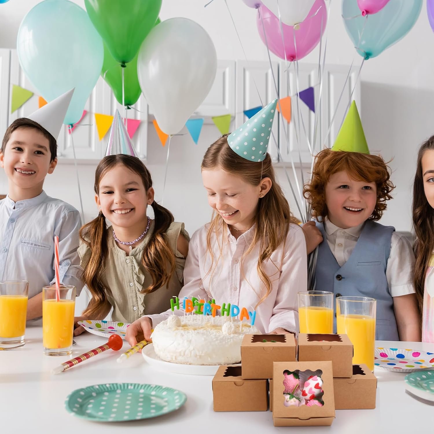 Grossiste en boîtes à biscuits avec fenêtre, 50pcs, 4x4x2.5 pouces, contenant pour pâtisseries, logo personnalisé, fabricant d'emballages pour petites friandises et desserts en vrac.