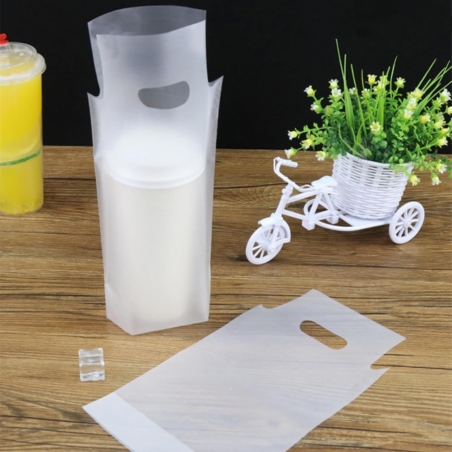 Grossiste de sacs à boissons en plastique 500 unités, support à emporter avec logo personnalisé, emballage transparent pour café et jus, fabricant de pochettes individuelles pour restaurants.