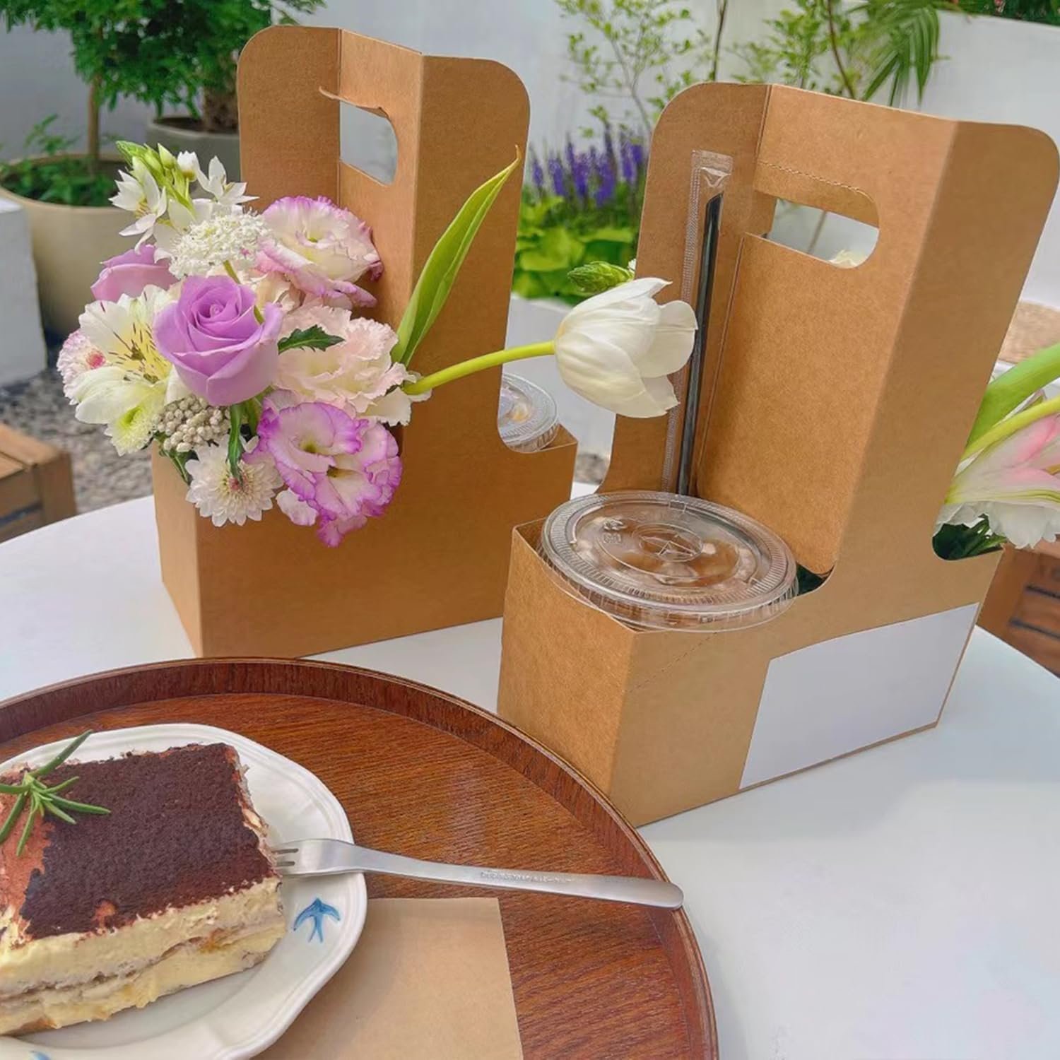 Grossiste porte-gobelet kraft 2 tasses, support de livraison portable et pliable, OEM pour boissons chaudes ou froides, marque blanche, 20 unités.