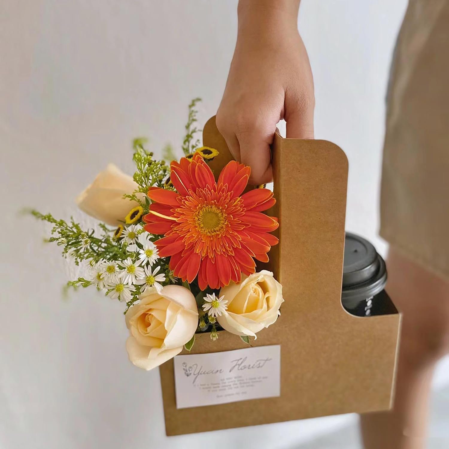 Grossiste porte-gobelet kraft 2 tasses, support de livraison portable et pliable, OEM pour boissons chaudes ou froides, marque blanche, 20 unités.