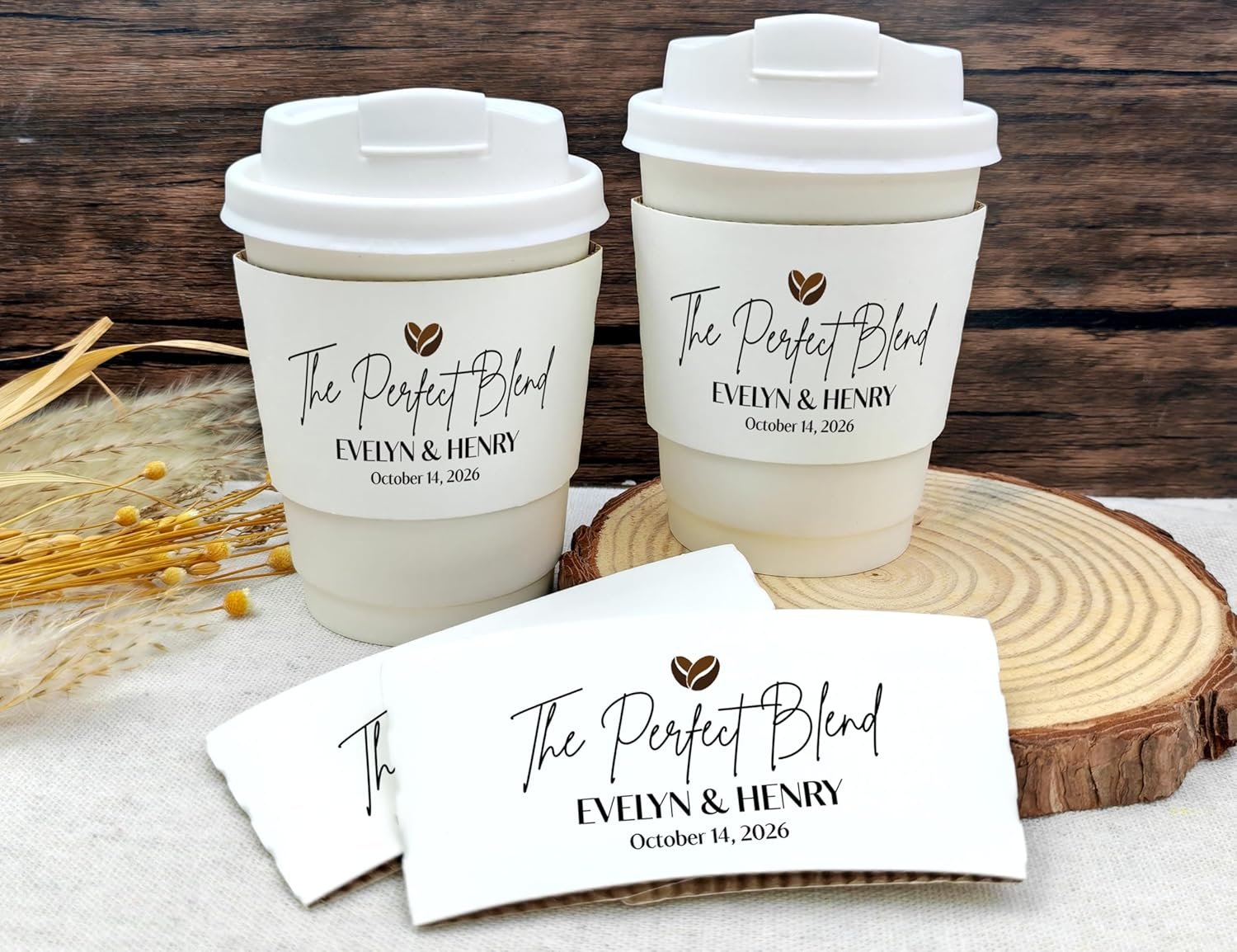 Grossiste en Favoris Personnalisés pour Mariage, Anniversaire ou Fiançailles, Manchons en Papier Écologiques pour Tasses de 8 à 20 oz, Logo Personnalisé et Fabricant de Manchons Durables en Carton Corrugué