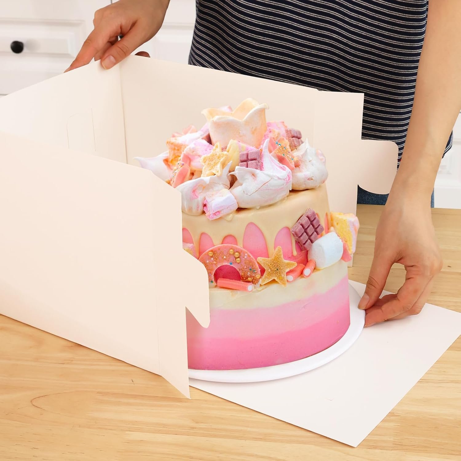 Grossiste des boîtes à gâteaux carrées 12 pièces, 10x10x8 pouces avec fenêtre, pour donuts, tartes, cookies, mariage et anniversaire, avec logo personnalisé, disponibles en vente en gros.