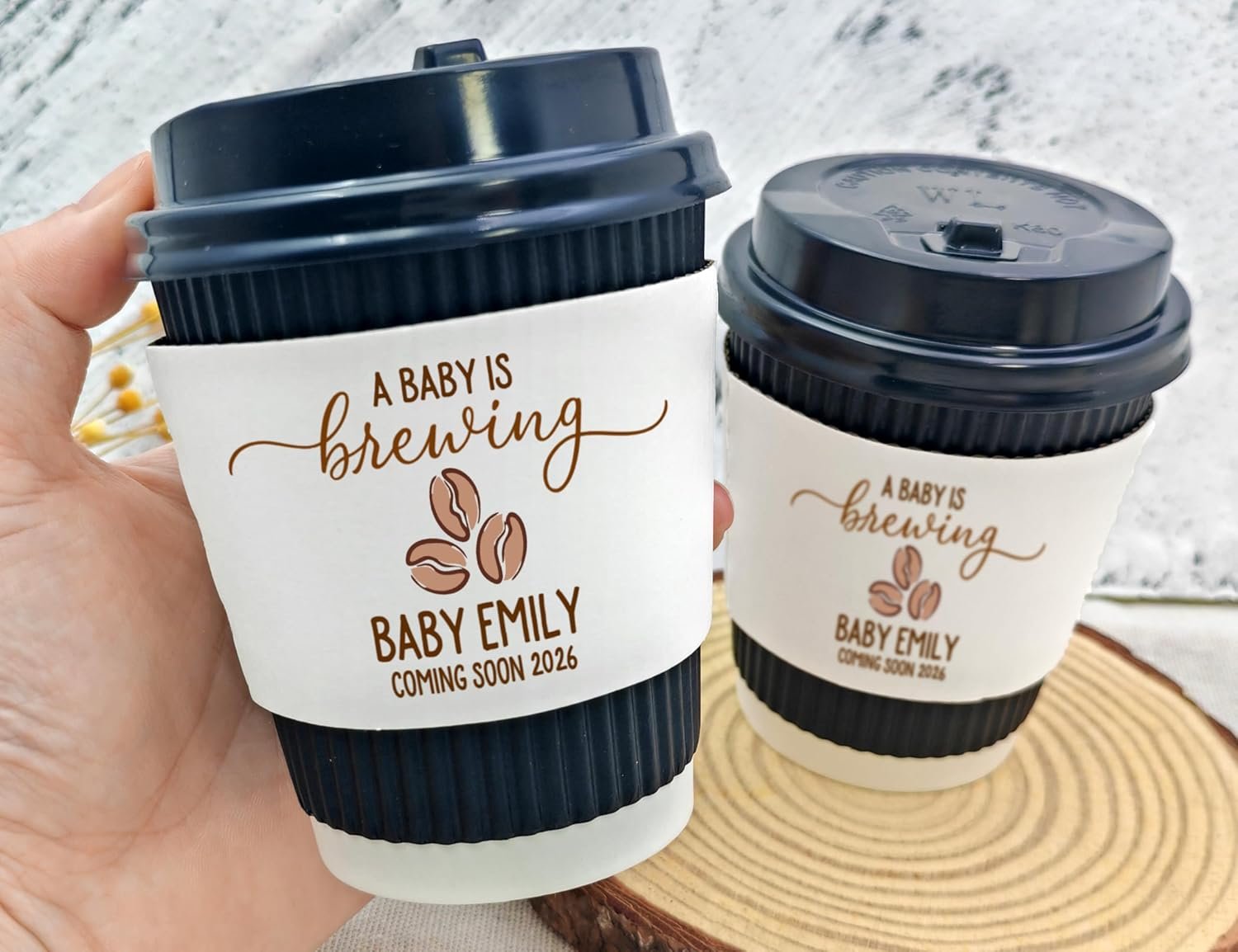 Grossiste de manchons à café en papier personnalisés, manchons jetables pour baby shower, OEM de manchons à café pour décoration de fête de révélation de genre.