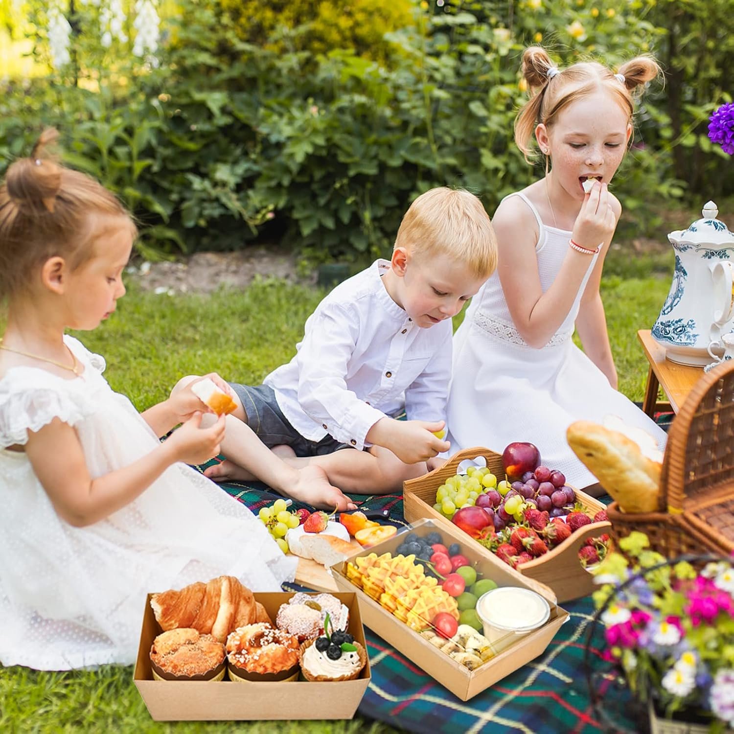 Grossiste de boîtes à charcuterie en papier 8 x 6 pouces avec couvercles transparents, 20 pièces, contenant alimentaire jetable pour part de gâteau, cupcakes, sandwichs, OEM et solutions en vrac pour boulangeries.