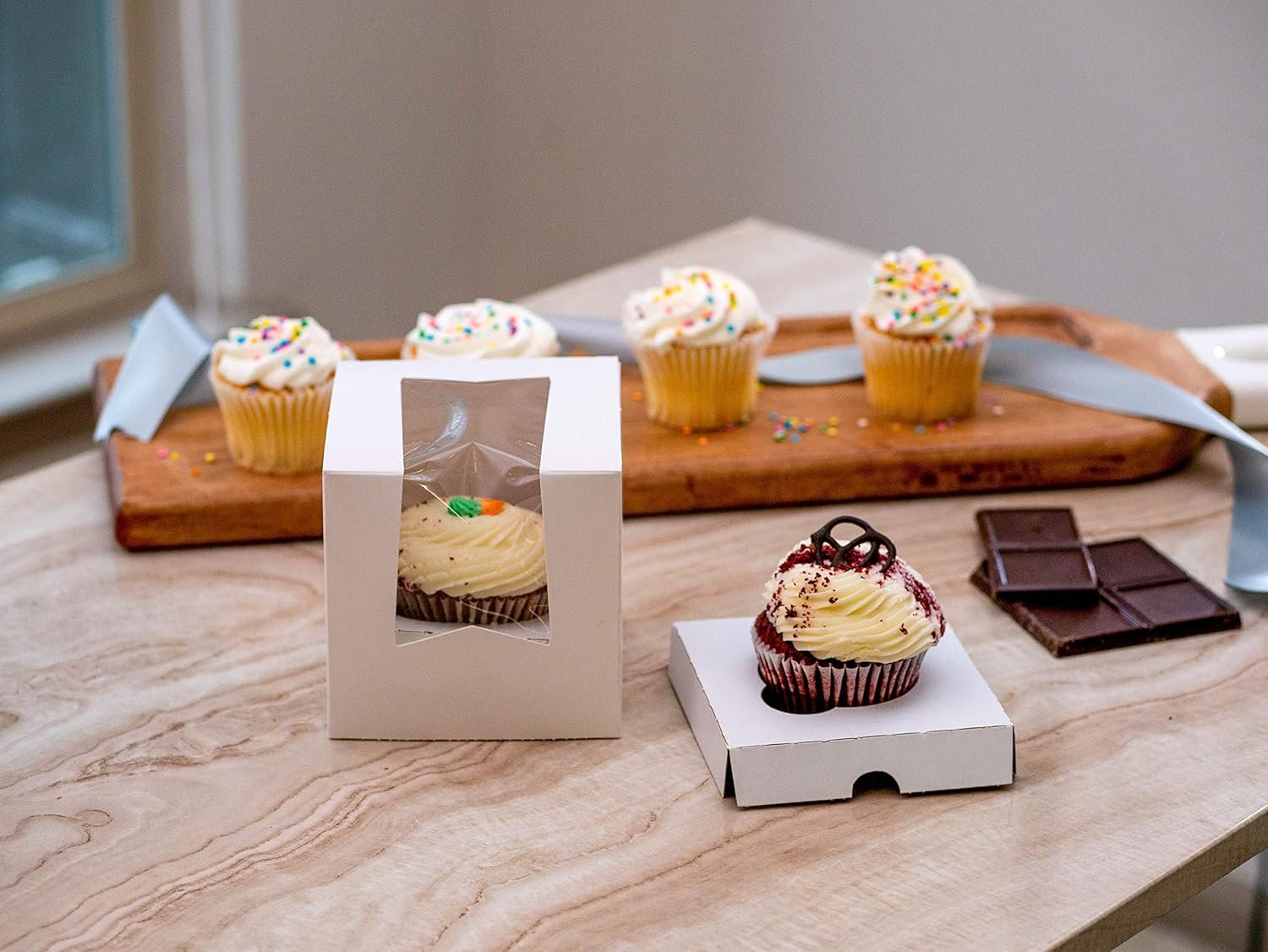 Grossiste Auto Pop-up Boîte à Pâtisserie Blanche avec Fenêtre 9x9x2.5 pour Tartes, Donuts, Pâtisseries, Fournisseur 200 pièces, Marque Blanche avec Couvercle Transparent. Grossiste Auto Pop-up Boîte à Pâtisserie Blanche avec Fenêtre 9x9x2.5 pour Tartes, Donuts, Pâtisseries, Fournisseur 200 pièces, Marque Blanche avec Couvercle Transparent.