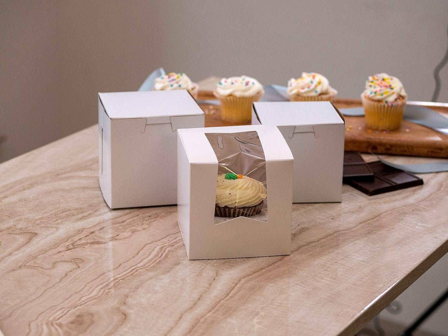 Grossiste Auto Pop-up Boîte à Pâtisserie Blanche avec Fenêtre 9x9x2.5 pour Tartes, Donuts, Pâtisseries, Fournisseur 200 pièces, Marque Blanche avec Couvercle Transparent. Grossiste Auto Pop-up Boîte à Pâtisserie Blanche avec Fenêtre 9x9x2.5 pour Tartes, Donuts, Pâtisseries, Fournisseur 200 pièces, Marque Blanche avec Couvercle Transparent.