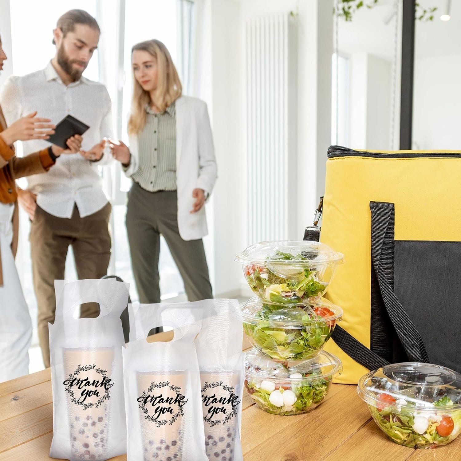 Grossiste en sacs à boisson en plastique, transport de 1000 pièces, avec poignées transparentes pour café, thé, et jus, OEM, vente en gros.