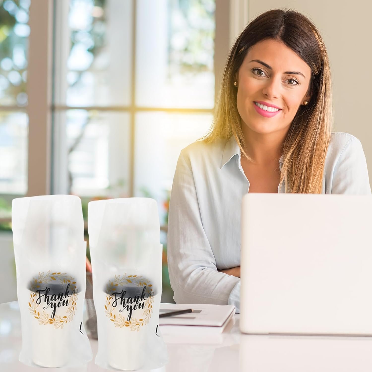 Grossiste de sacs à boissons en plastique avec poignées 1000 unités, 11 x 6,3 pouces, fournisseur de transport pour boissons, logo personnalisé, support pour gobelets de café, jus, lait et thé à emporter. Grossiste de sacs à boissons en plastique avec poignées 1000 unités, 11 x 6,3 pouces, fournisseur de transport pour boissons, logo personnalisé, support pour gobelets de café, jus, lait et thé à emporter.