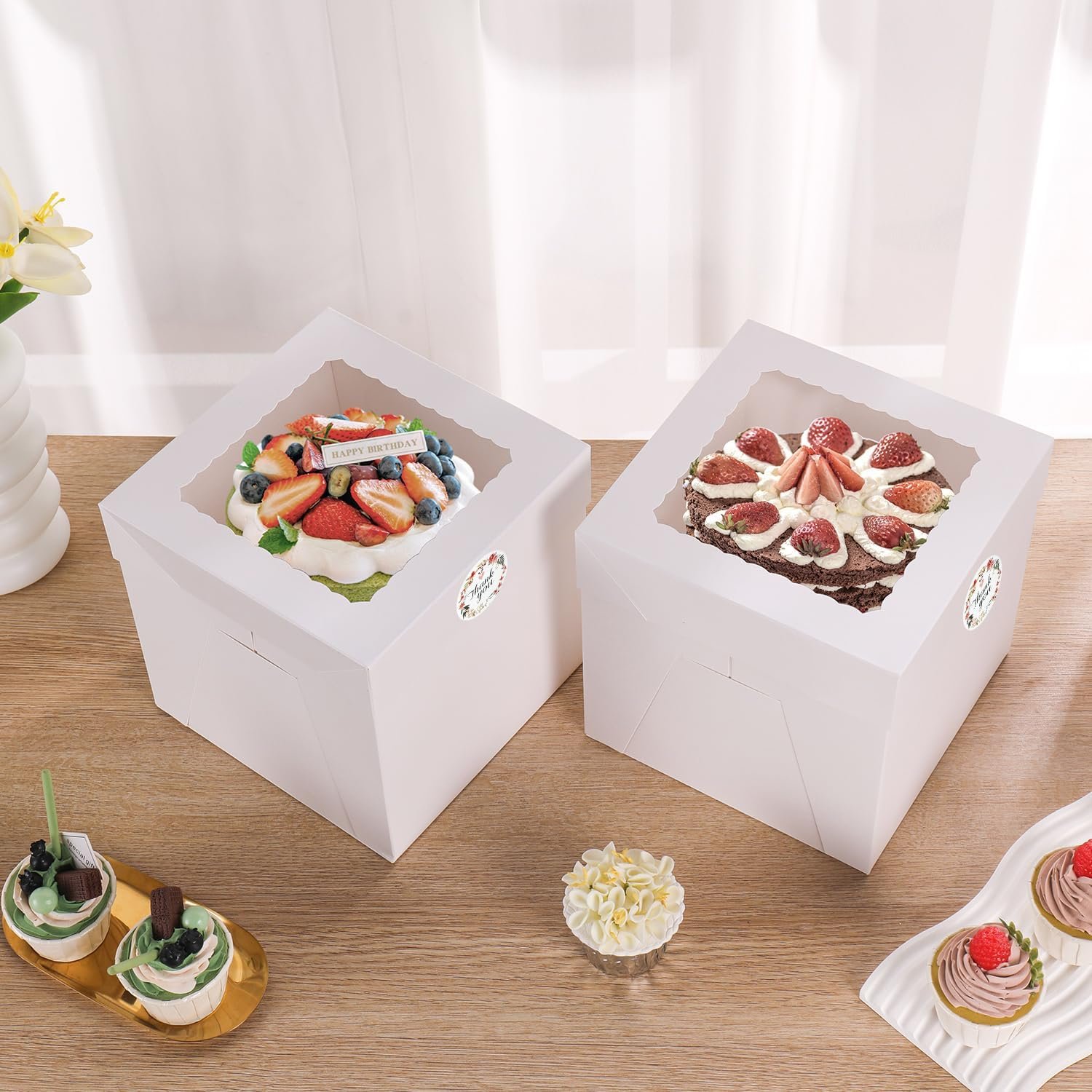 Cadeaux pour fête : 16pcs boîtes à gâteau 8x8x8 pouces, en vrac avec logo personnalisé, fabriqué par un fournisseur, comprennent 8 boîtes blanches avec fenêtre et 8 planches, idéal pour les anniversaires, mariages et fêtes.