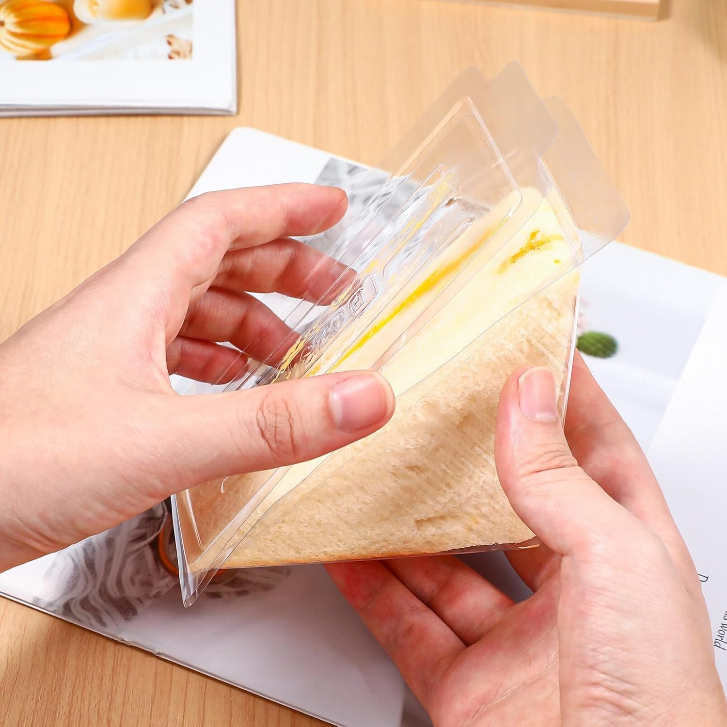 Boîte à sandwich triangulaire transparente 50PCS en plastique, grossiste pour contenant de gâteau, fabricant de solutions d'emballage jetables.