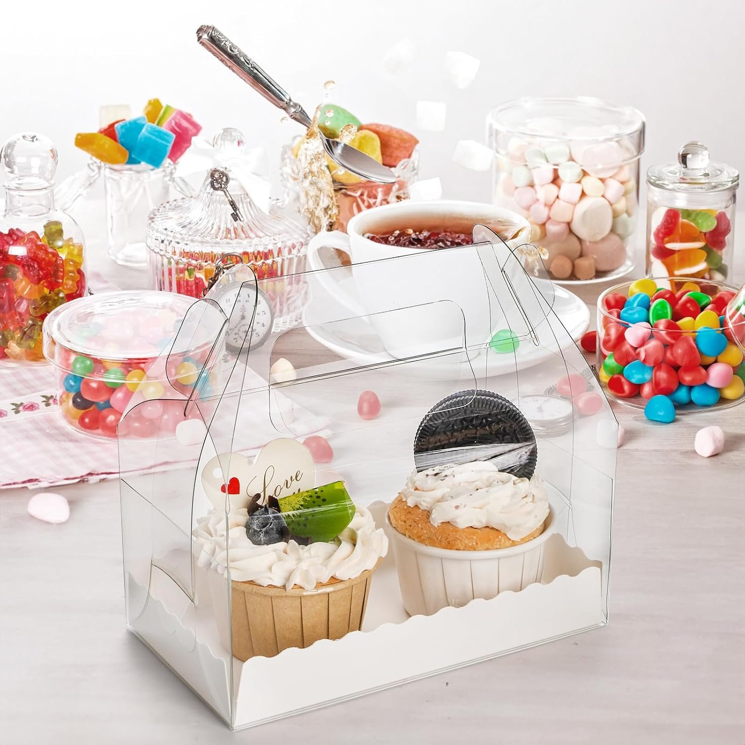 Gourmet boîte cadeau pâtisserie 40 pack avec logo personnalisé, taille 6,4''L x 3,5''W x 3,3''H, conteneurs pour bonbons et desserts, fournisseur en gros pour anniversaires, mariages et baby showers, avec poignées. Gourmet boîte cadeau pâtisserie 40 pack avec logo personnalisé, taille 6,4''L x 3,5''W x 3,3''H, conteneurs pour bonbons et desserts, fournisseur en gros pour anniversaires, mariages et baby showers, avec poignées.