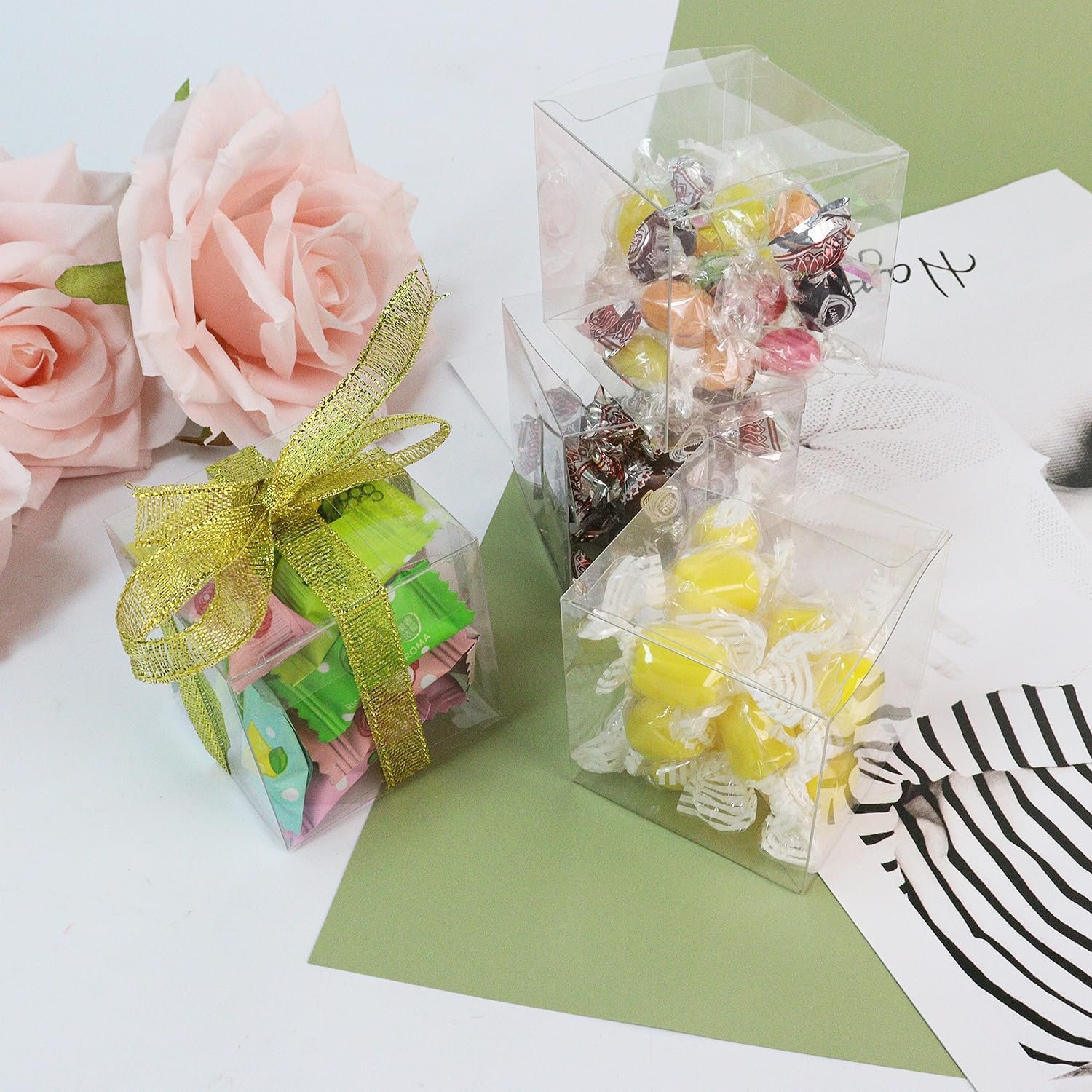 Grossiste Boîtes Transparentes 2x2x2 Pouces, Boîtes à Treats Favor avec Ruban, Logo Personnalisé, Fournisseur de Boîtes en Plastique Claires en Vrac