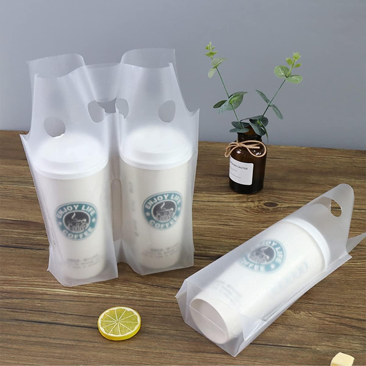 Grossiste de sacs plastiques clairs avec poignées pour livraison de boissons, 100PCS pour tasses à café/thé/jus, 1 tasse jusqu'à 16x28cm, Logo Personnalisé pour cafés/restaurants-bars, Fabricant de solutions de transport.