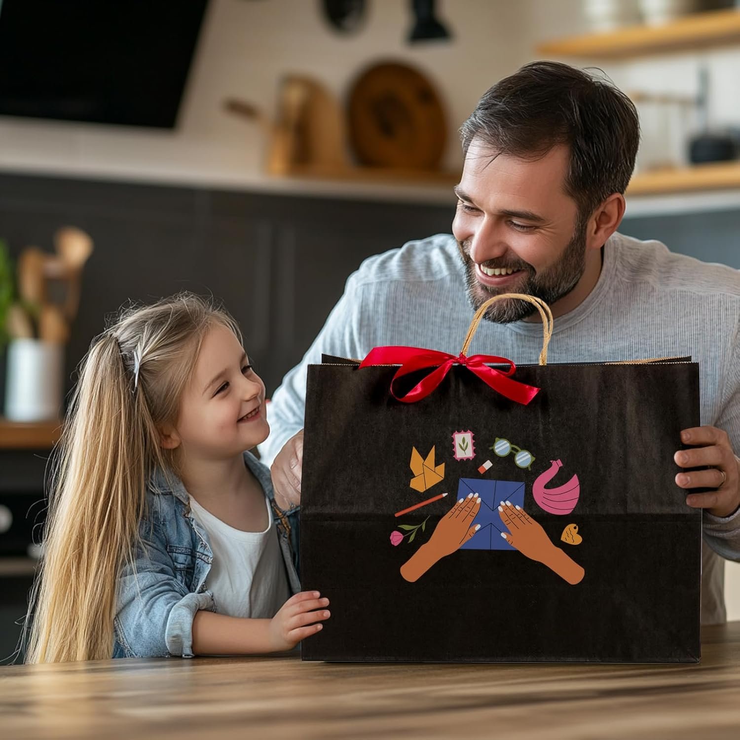 Sac en papier noir de 110 pcs 16x6x12 pouces, vente en gros pour les anniversaires, mariages, événements, avec logo personnalisé, fabriqué par un fournisseur de confiance. Sac en papier noir de 110 pcs 16x6x12 pouces, vente en gros pour les anniversaires, mariages, événements, avec logo personnalisé, fabriqué par un fournisseur de confiance.